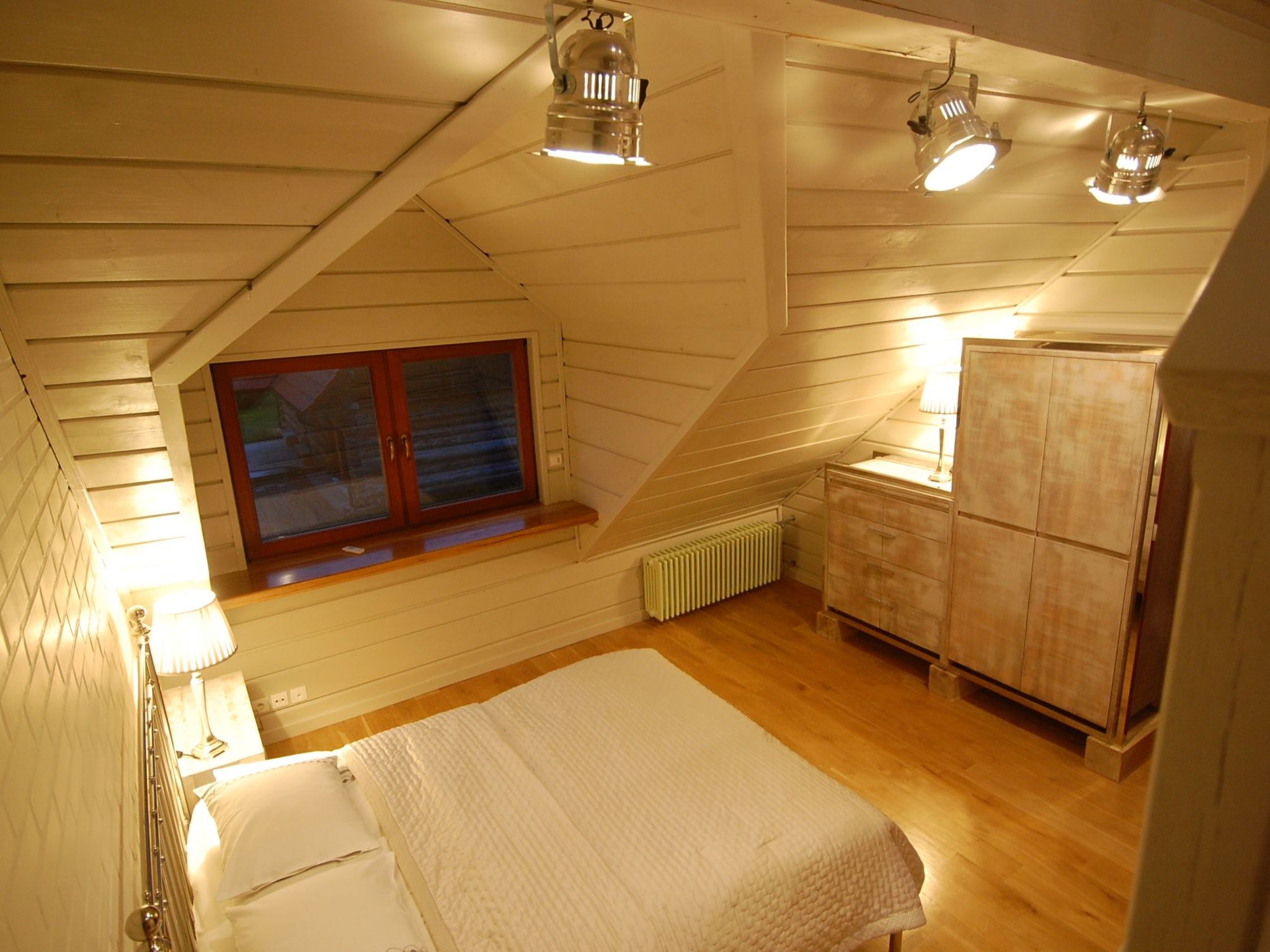 Mit Schwimmbad-Binnen