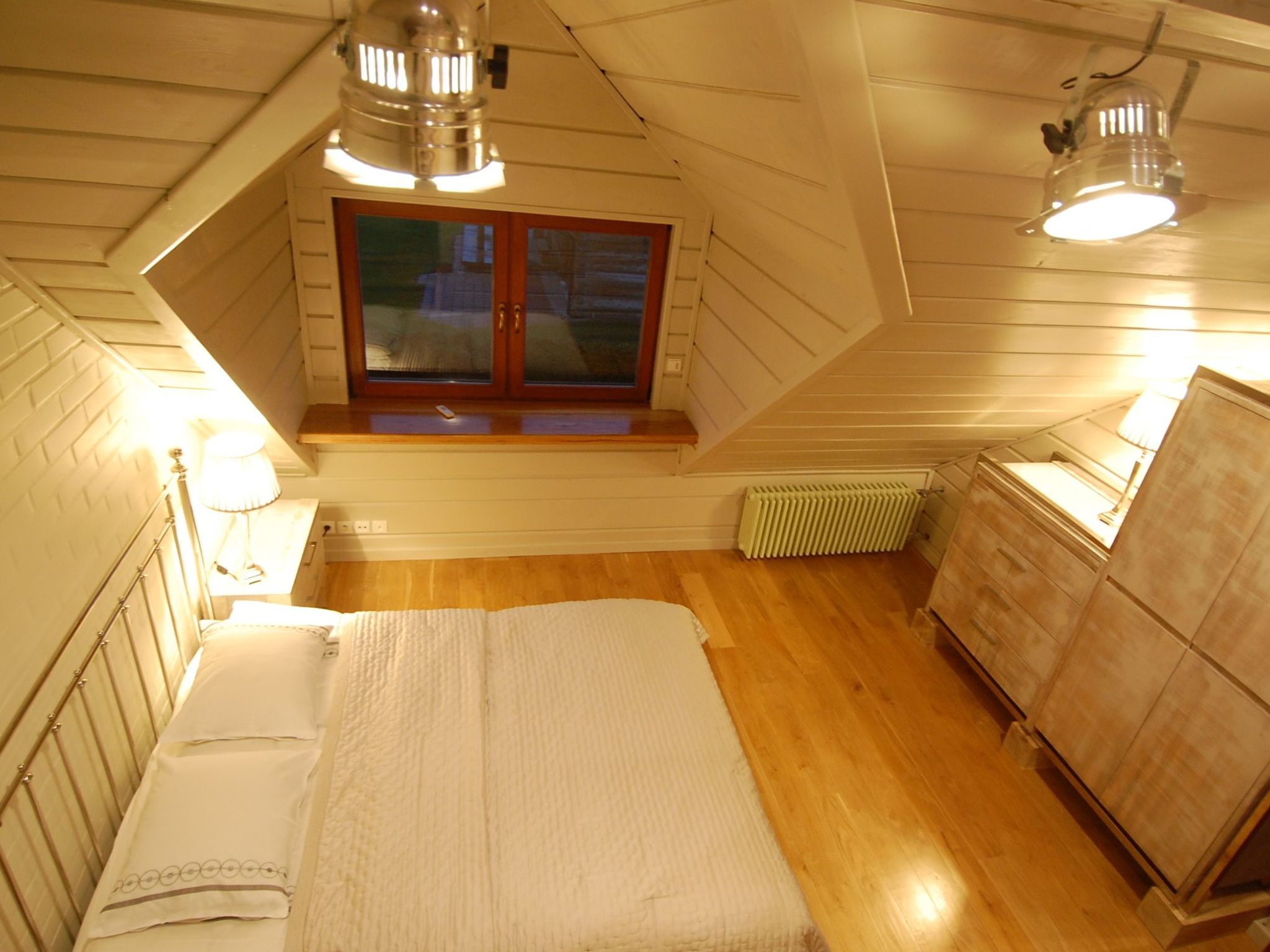 Mit Schwimmbad-Binnen