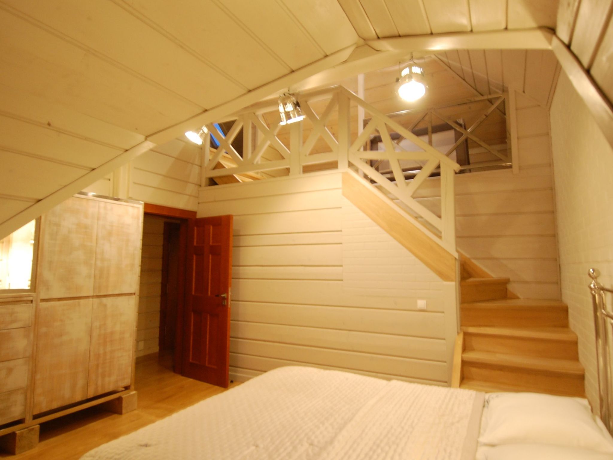 Mit Schwimmbad-Binnen