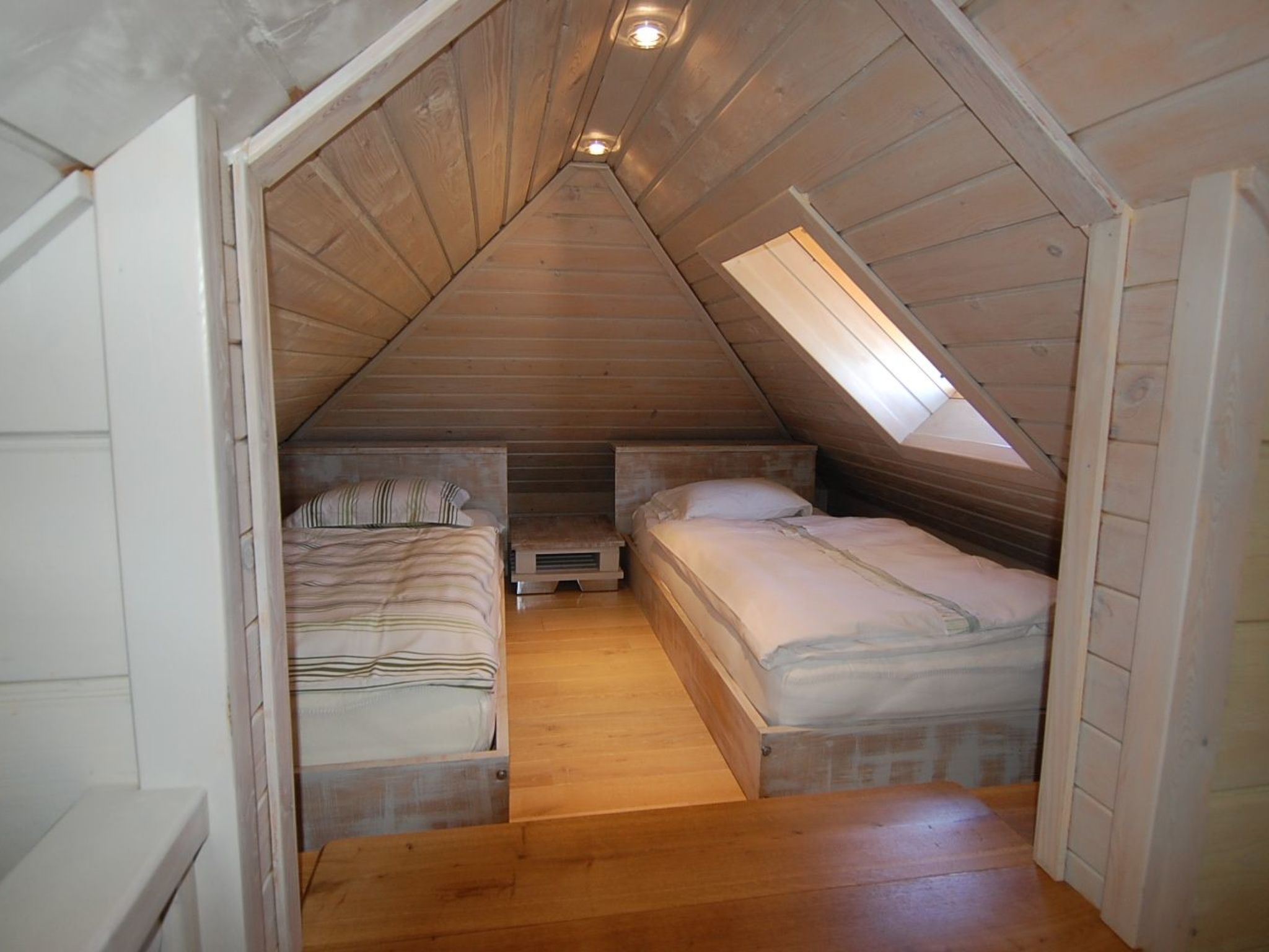 Mit Schwimmbad-Binnen