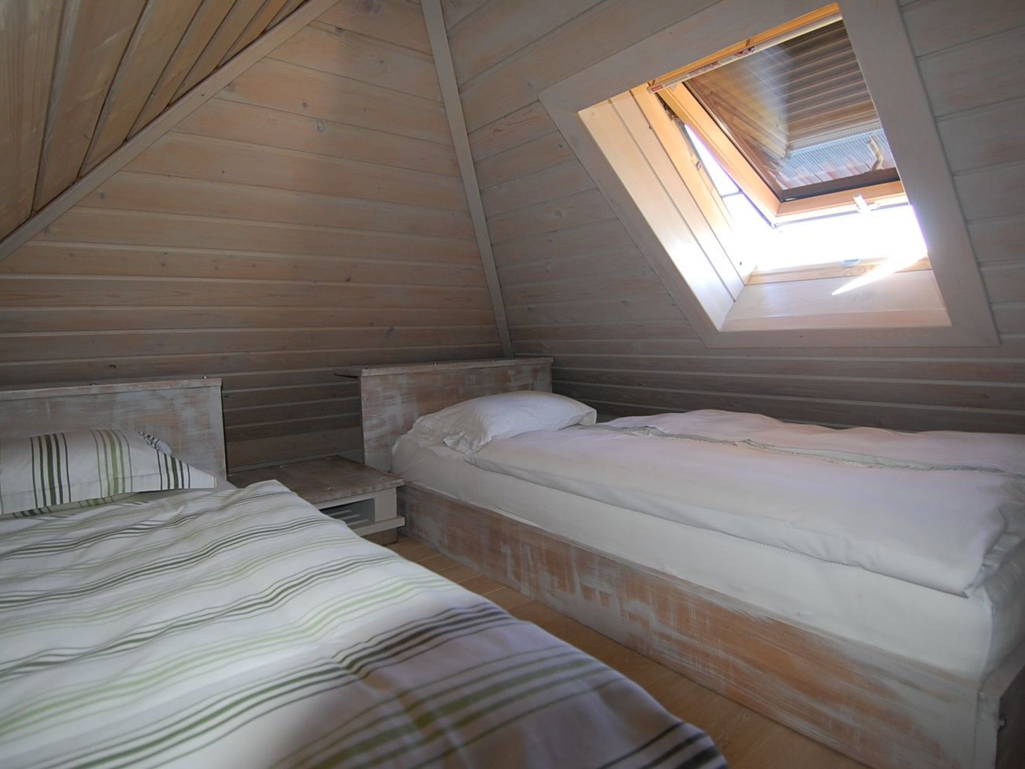 Mit Schwimmbad-Binnen