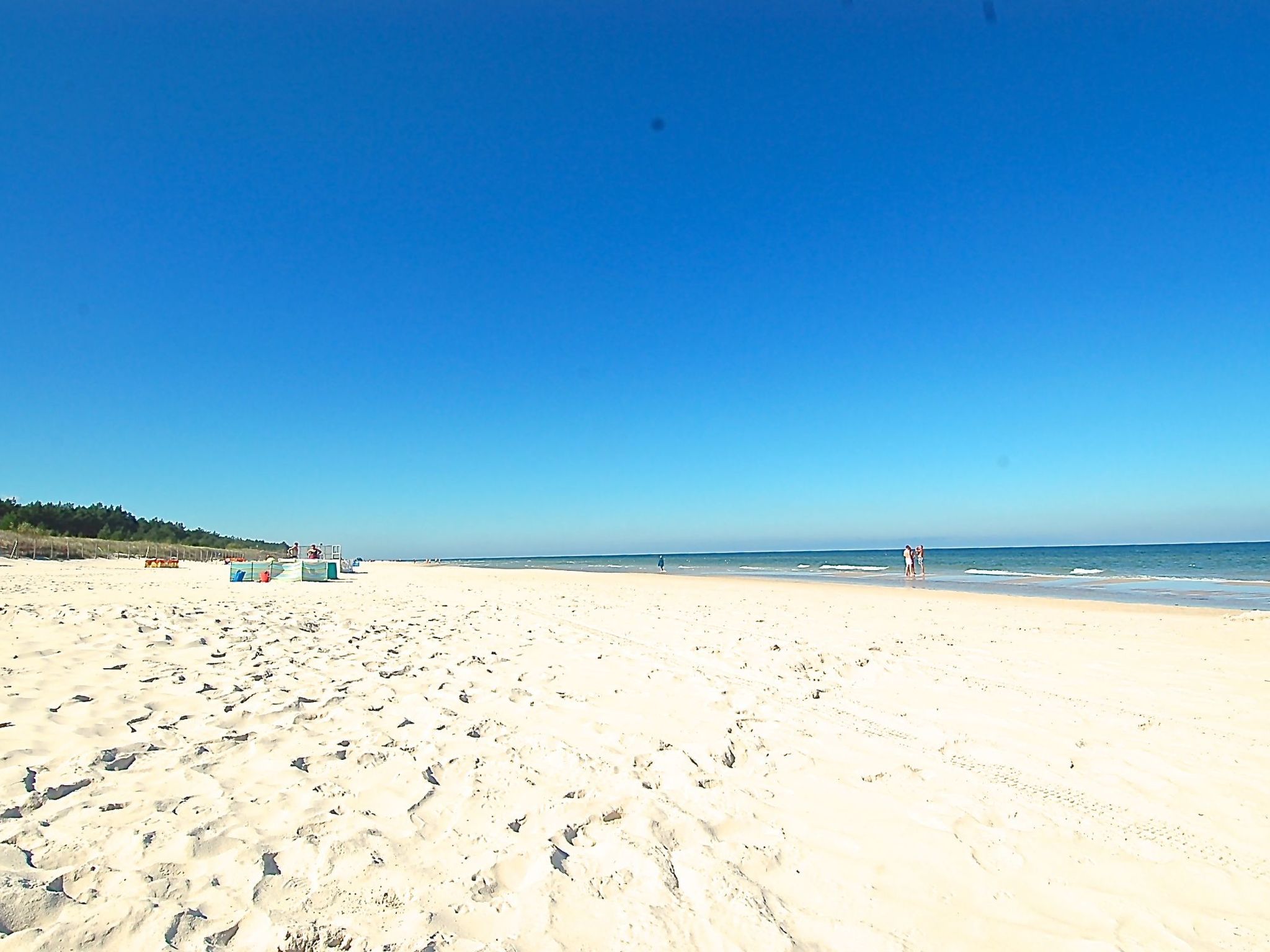 Mit Schwimmbad-Binnen