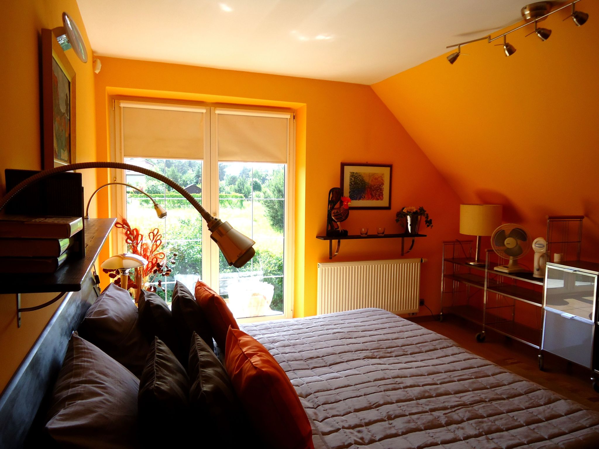 Flat Royal for individualists, nature lovers, history buffs, - for those who love horse riding, hiking, cycling, swimming, mushroom picking, - sports and adventure, and who want to spend their holiday..