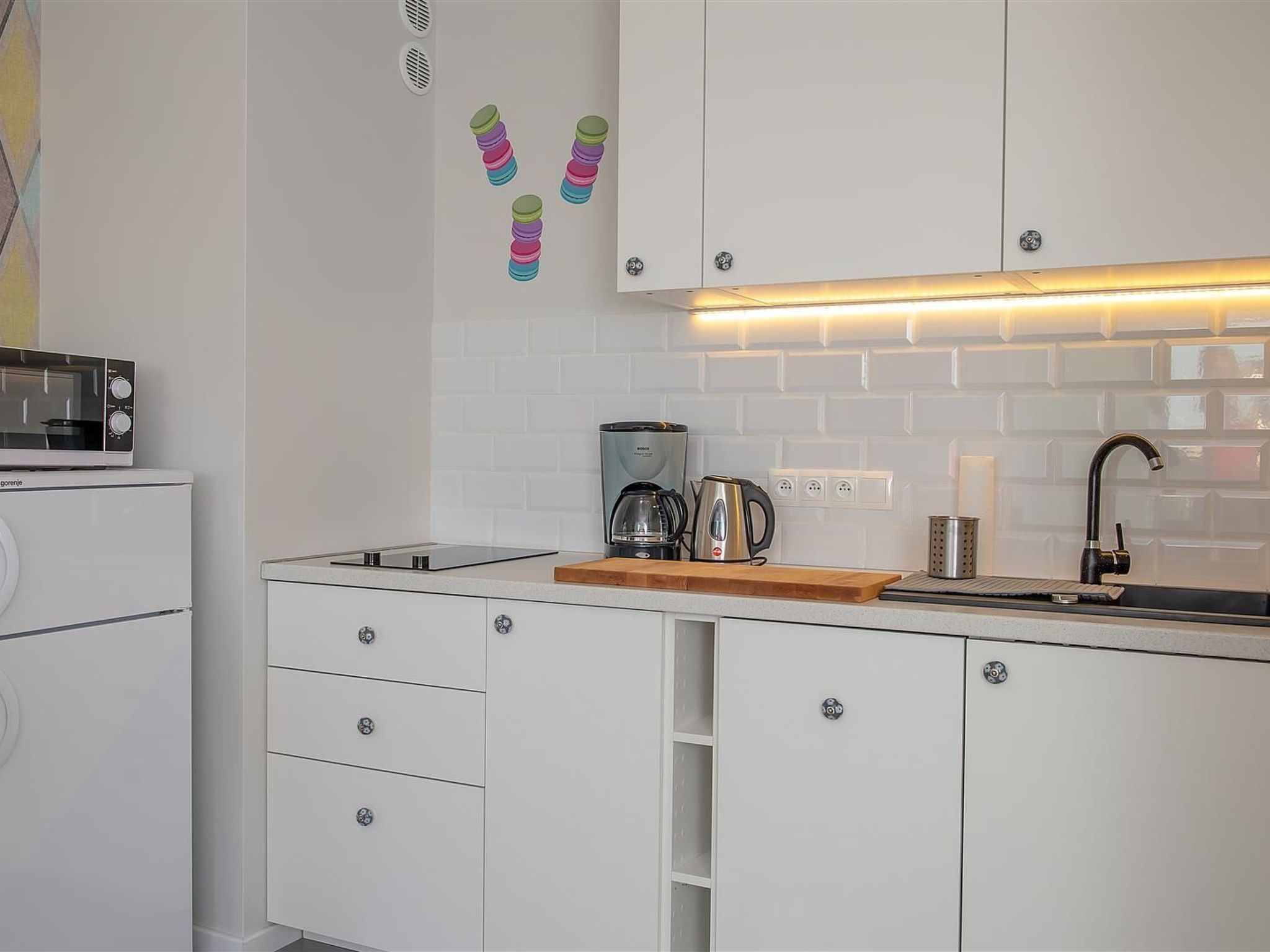 Moderne Ferienwohnung mit Balkon, nur 500 Meter von Meer und Strand entfernt-Drinnen