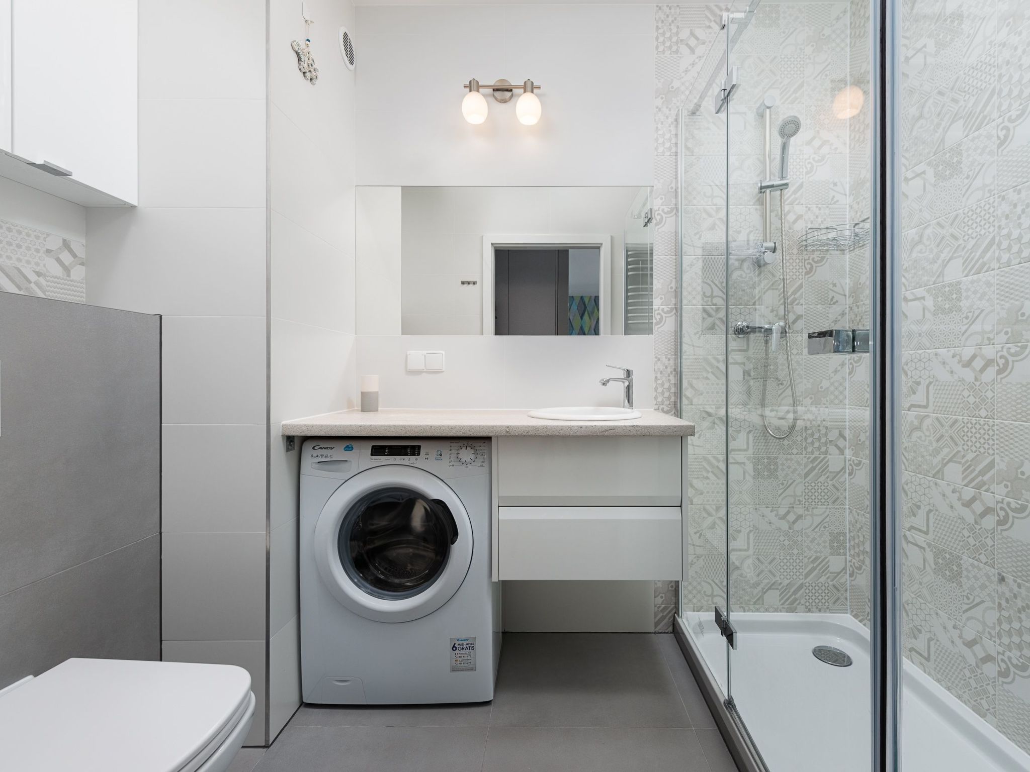 Moderne Ferienwohnung mit Balkon, nur 500 Meter von Meer und Strand entfernt-Drinnen