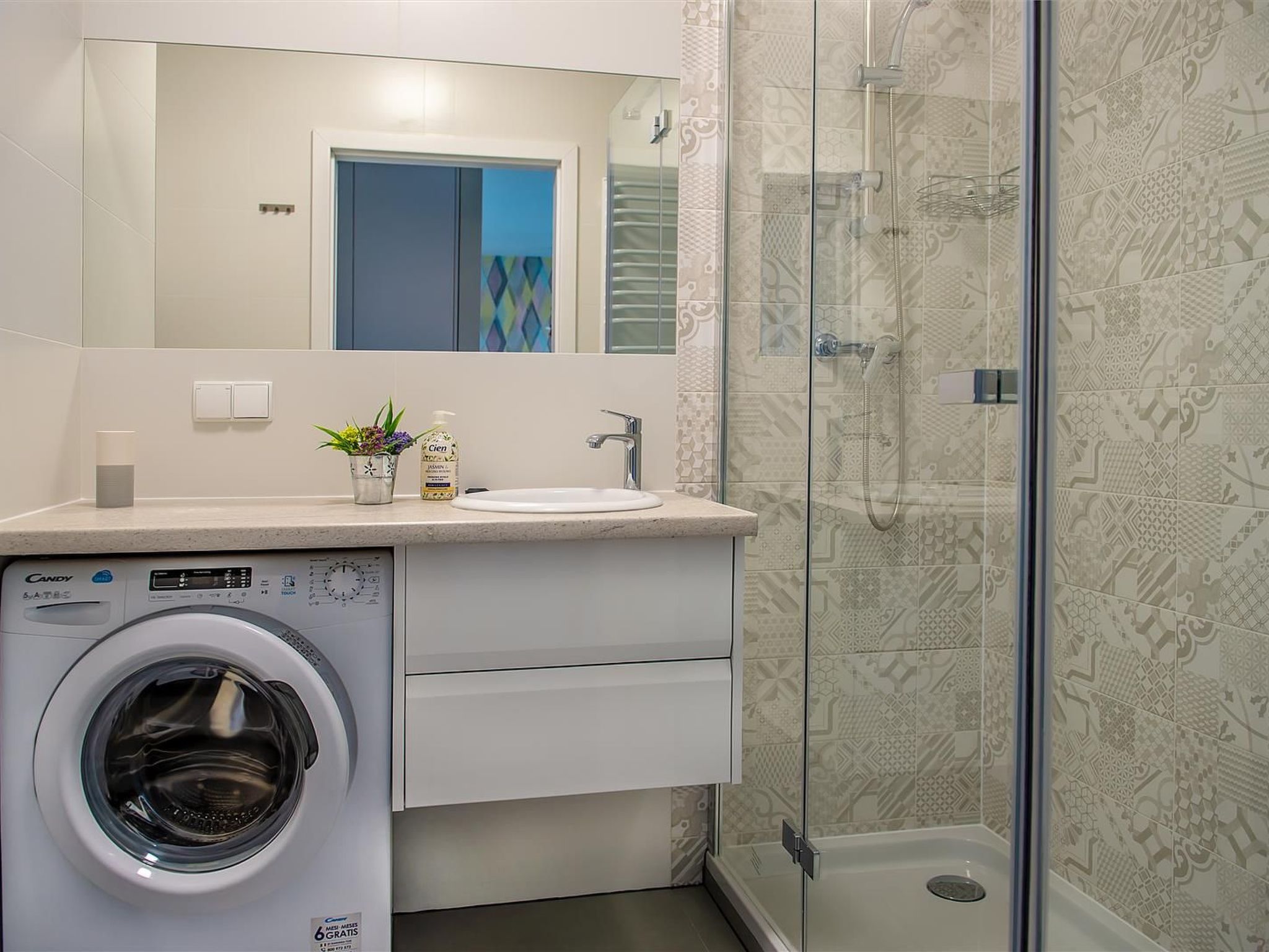 Moderne Ferienwohnung mit Balkon, nur 500 Meter von Meer und Strand entfernt-Drinnen