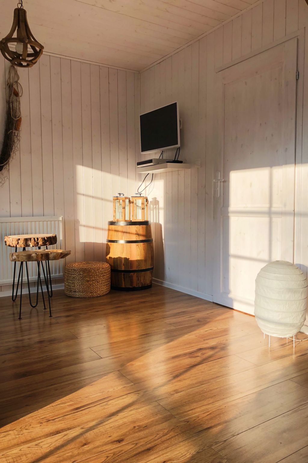 Haus in einer ruhigen Straße, in der Nähe des Waldes und des Meeres