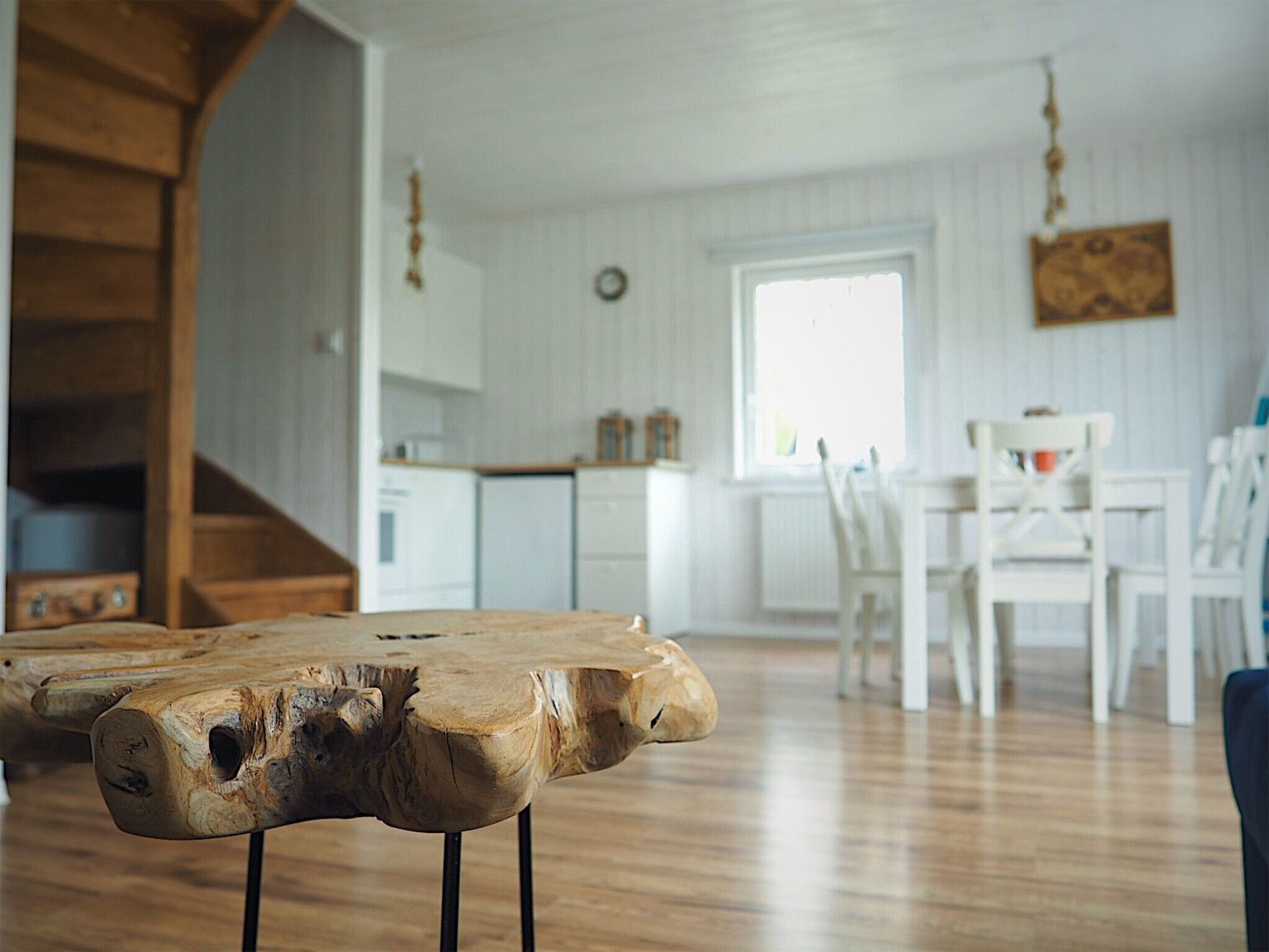 Haus in einer ruhigen Straße, in der Nähe des Waldes und des Meeres