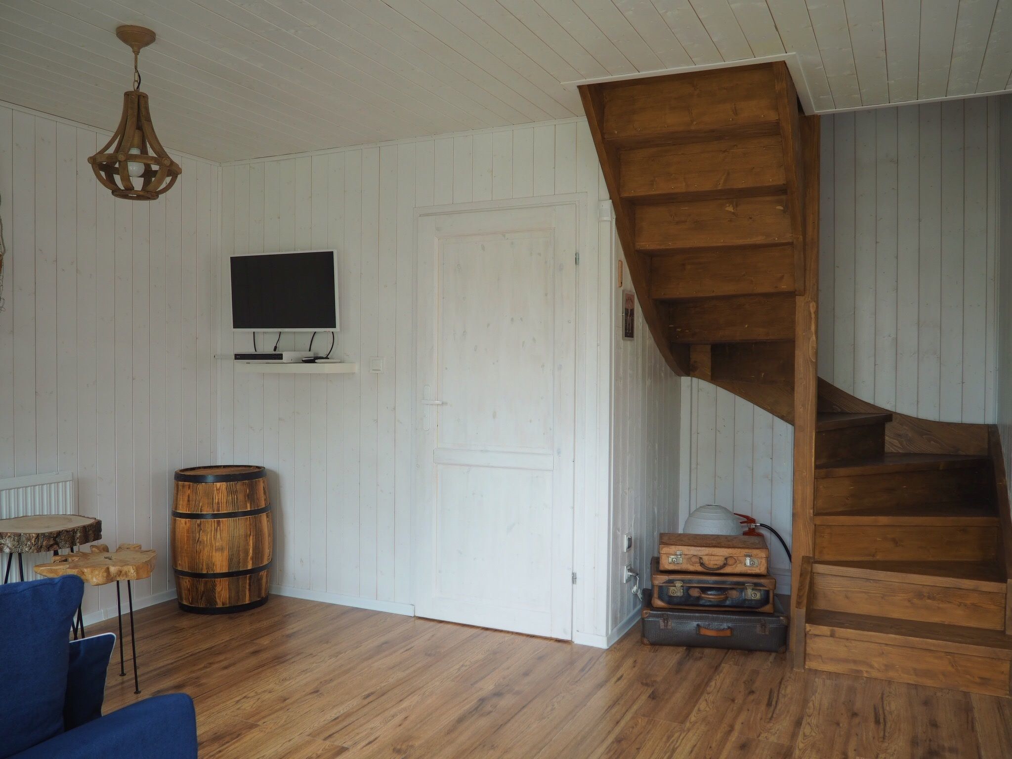 Haus in einer ruhigen Straße, in der Nähe des Waldes und des Meeres-Inside