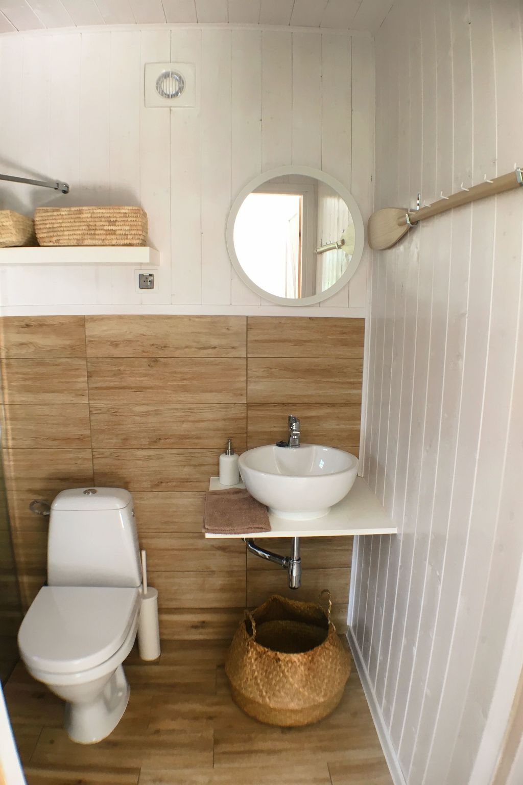 Haus in einer ruhigen Straße, in der Nähe des Waldes und des Meeres-Inside