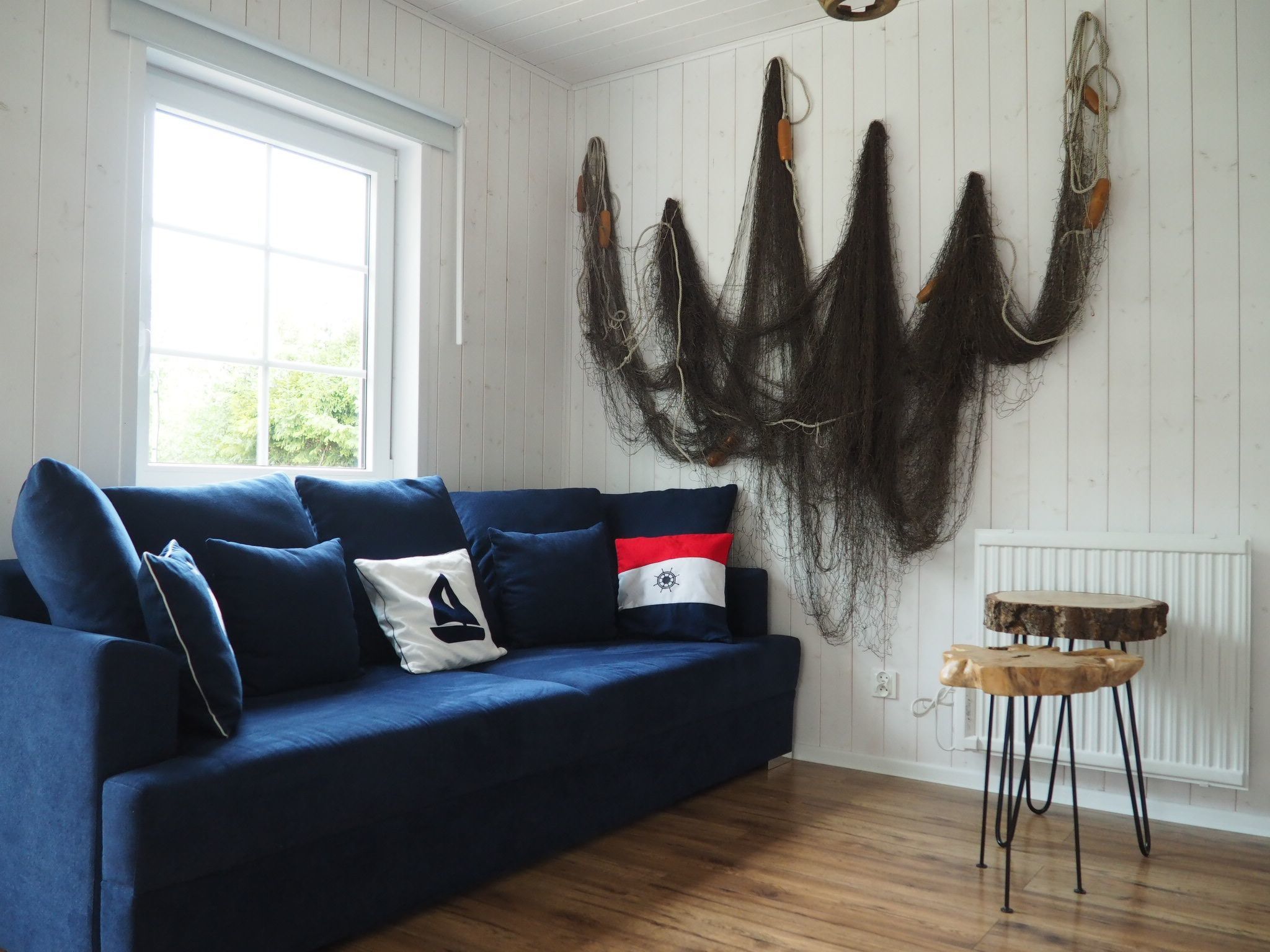 Haus in einer ruhigen Straße, in der Nähe des Waldes und des Meeres-Image-tags.info