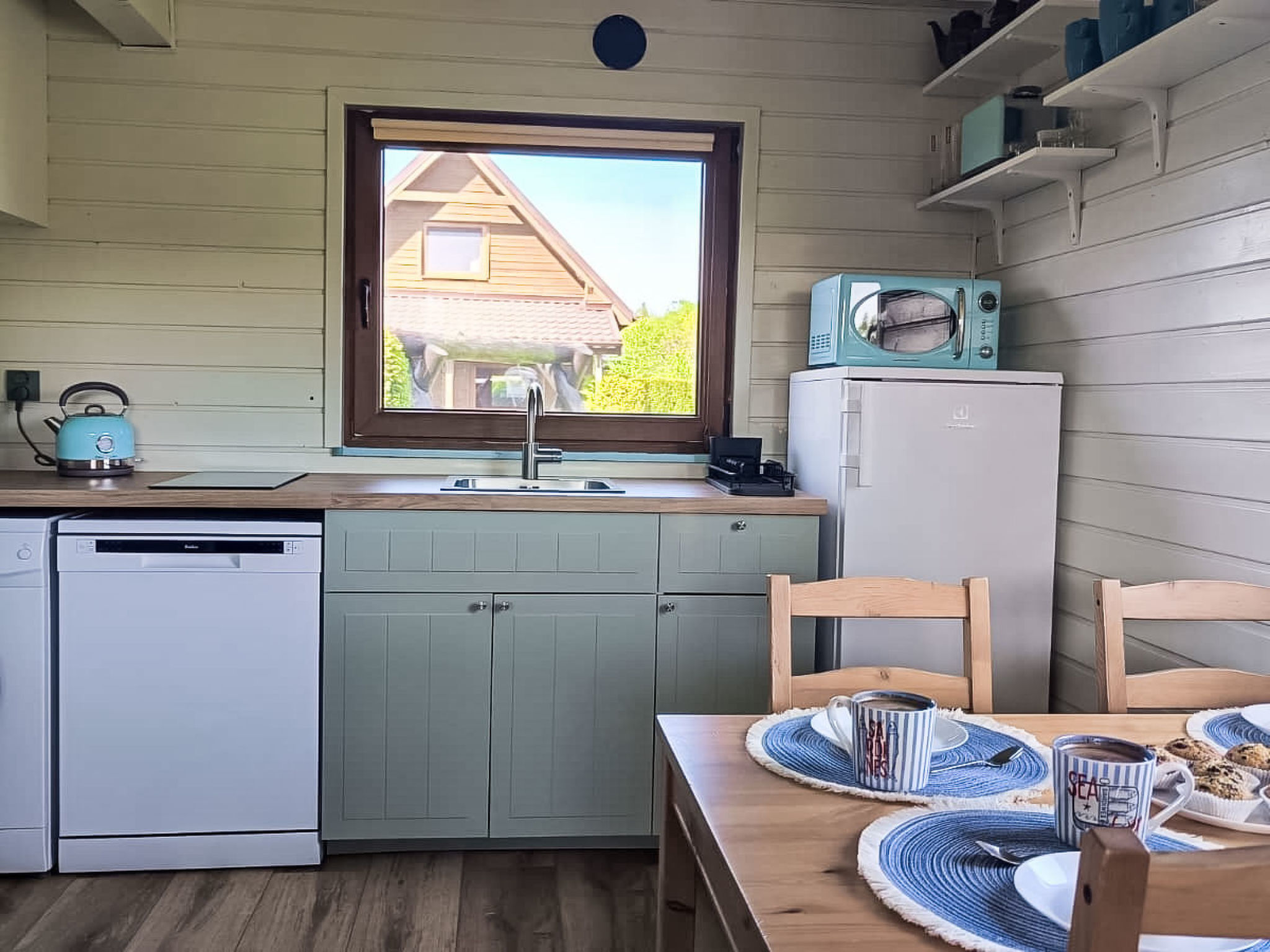 Modernes Ferienhaus in Biebrowo mit Grill, Garten und Terrasse - Binnen