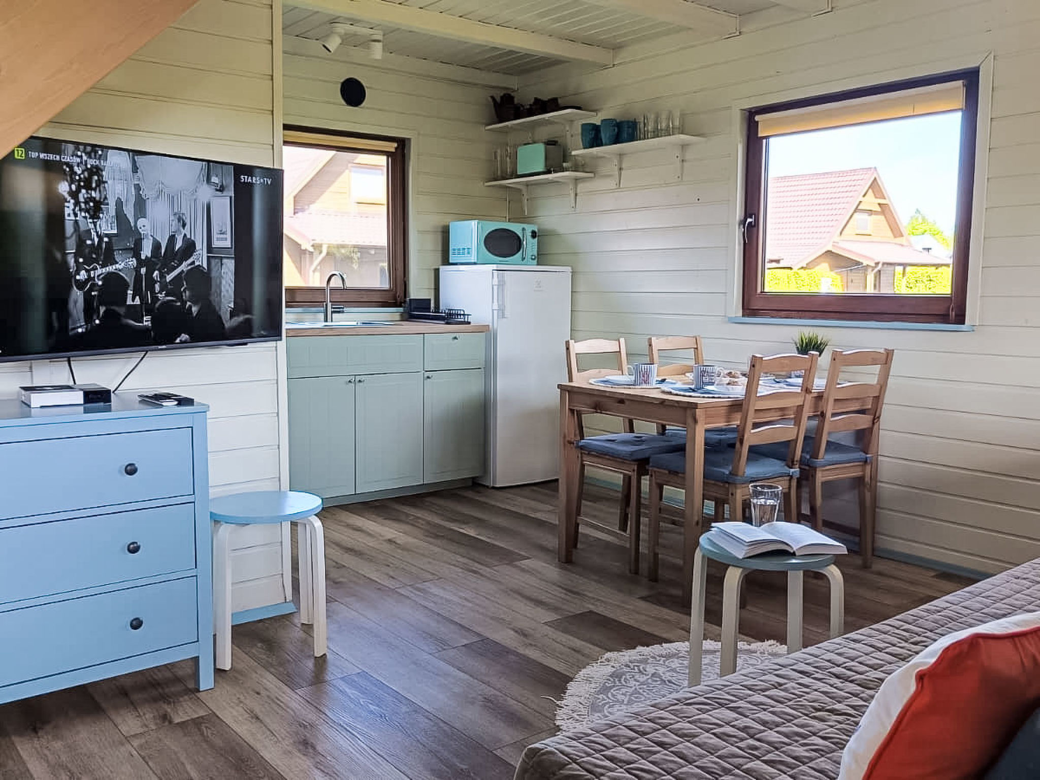 Modernes Ferienhaus in Biebrowo mit Grill, Garten und Terrasse - Binnen