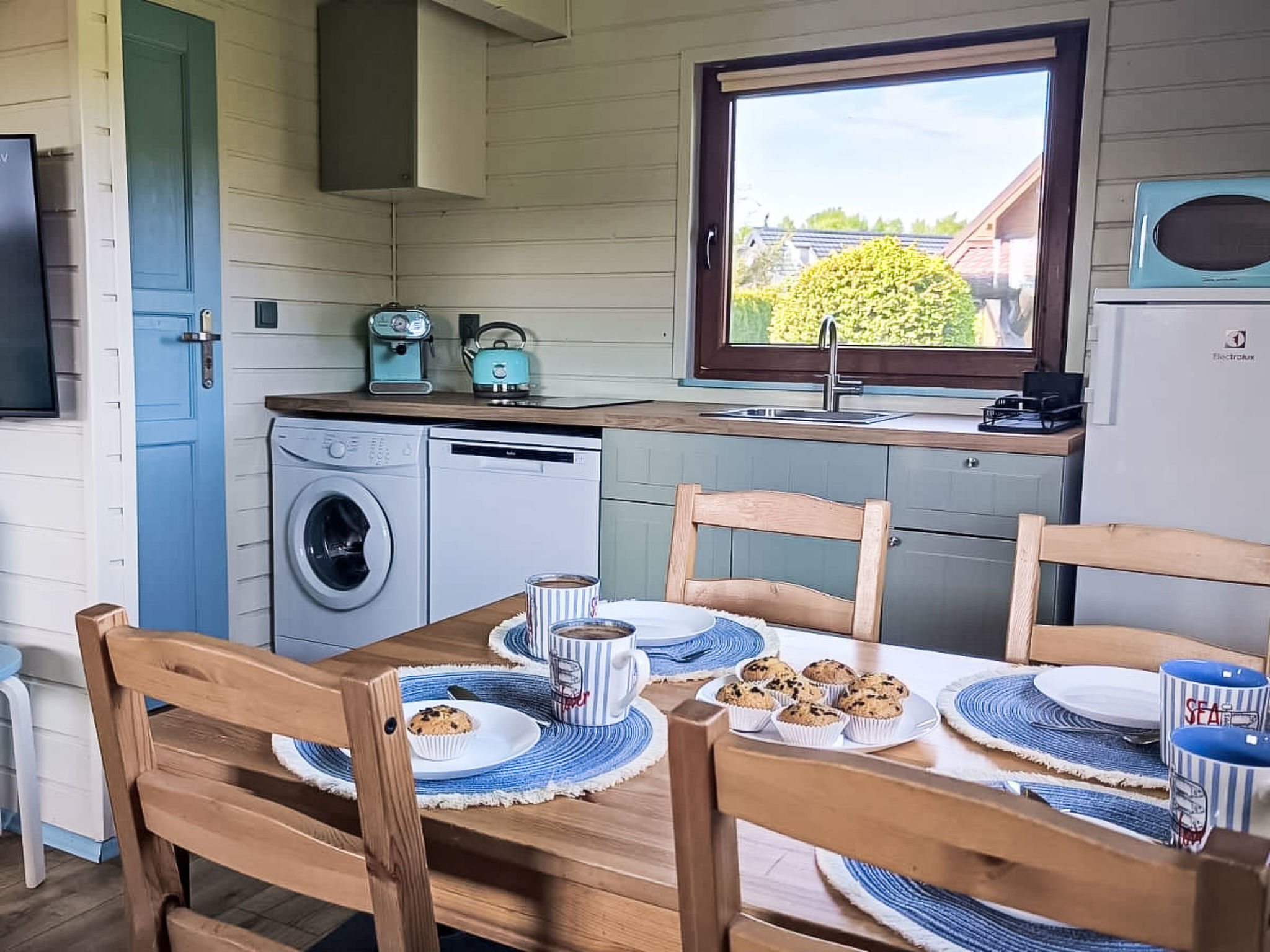 Modernes Ferienhaus in Biebrowo mit Grill, Garten und Terrasse - Binnen