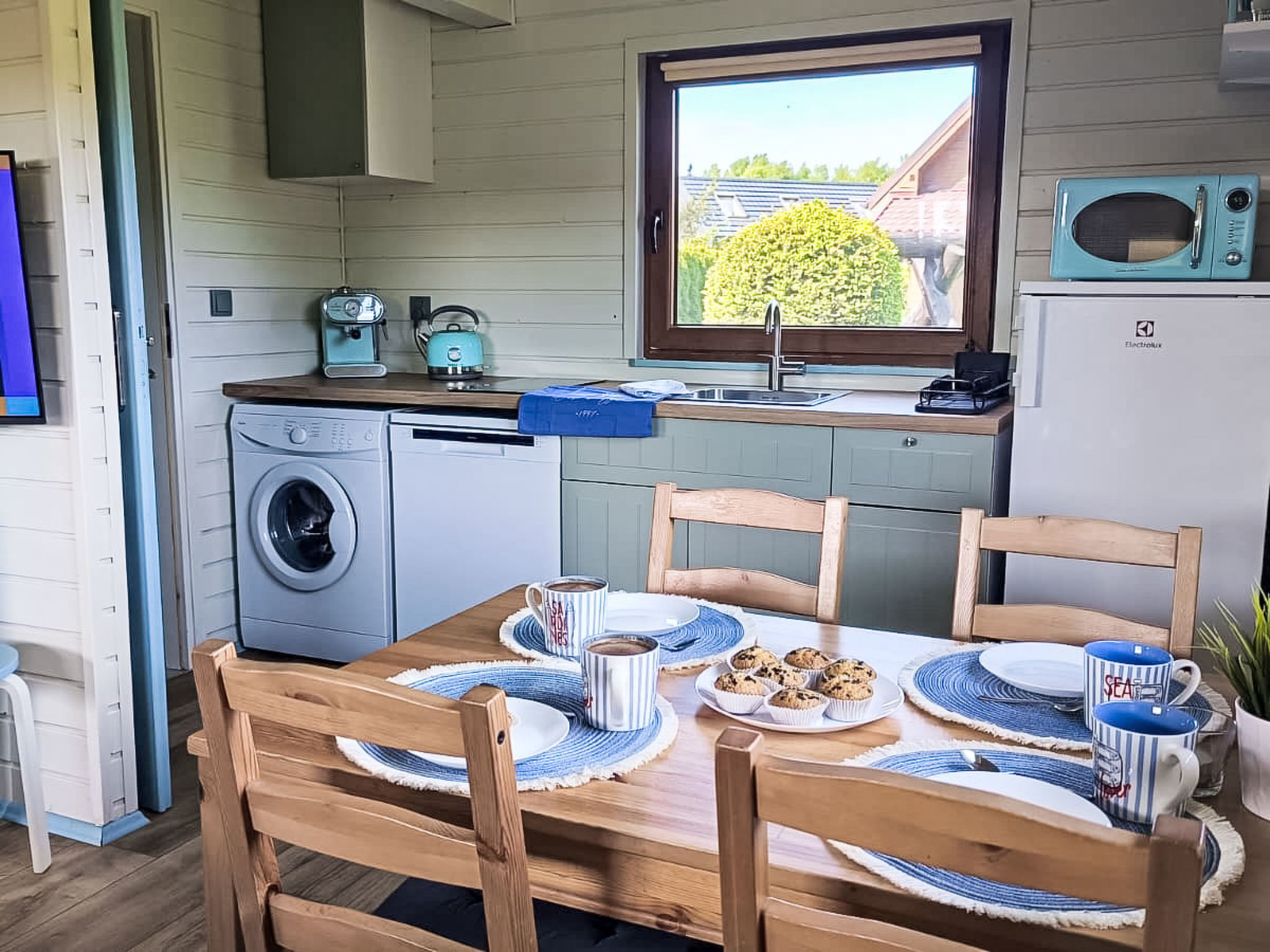 Modernes Ferienhaus in Biebrowo mit Grill, Garten und Terrasse - Binnen