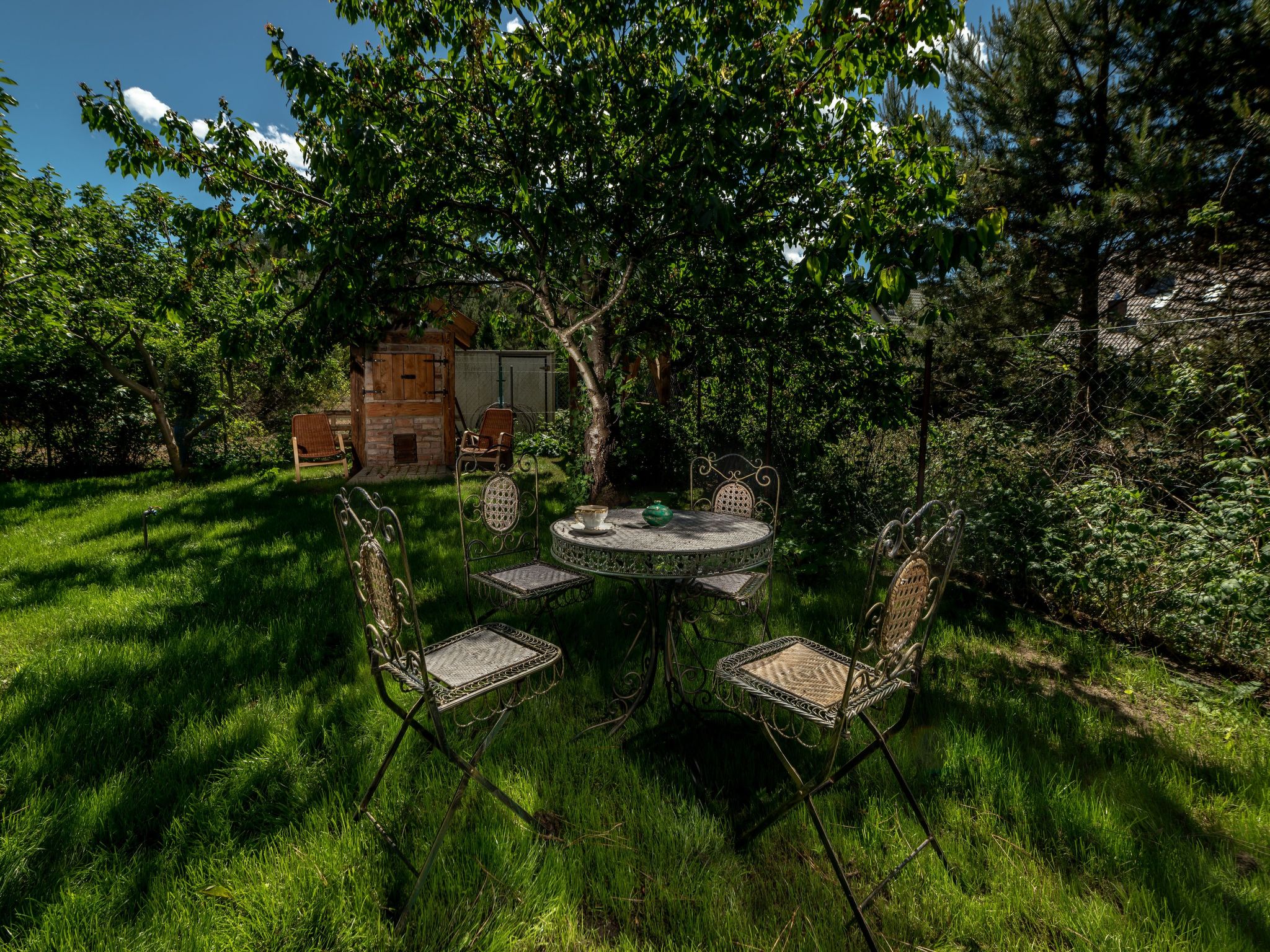Kiefernwohnung mit Terrasse mit Blick auf den Garten-Buiten