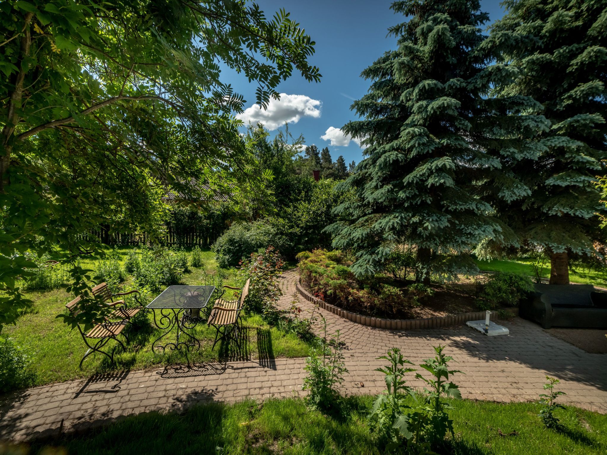 Kiefernwohnung mit Terrasse mit Blick auf den Garten-Binnen