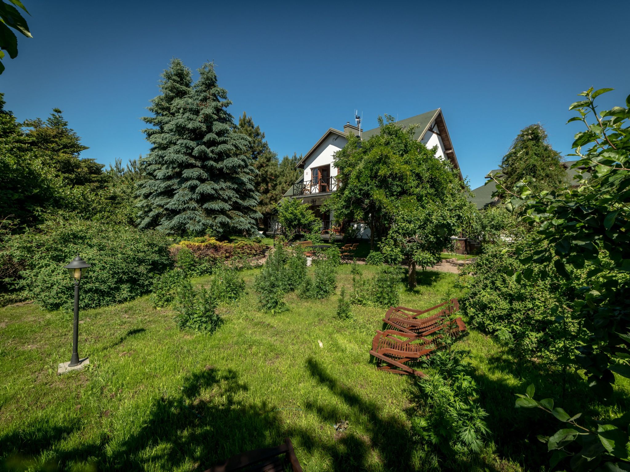 Kiefernwohnung mit Terrasse mit Blick auf den Garten-Buiten