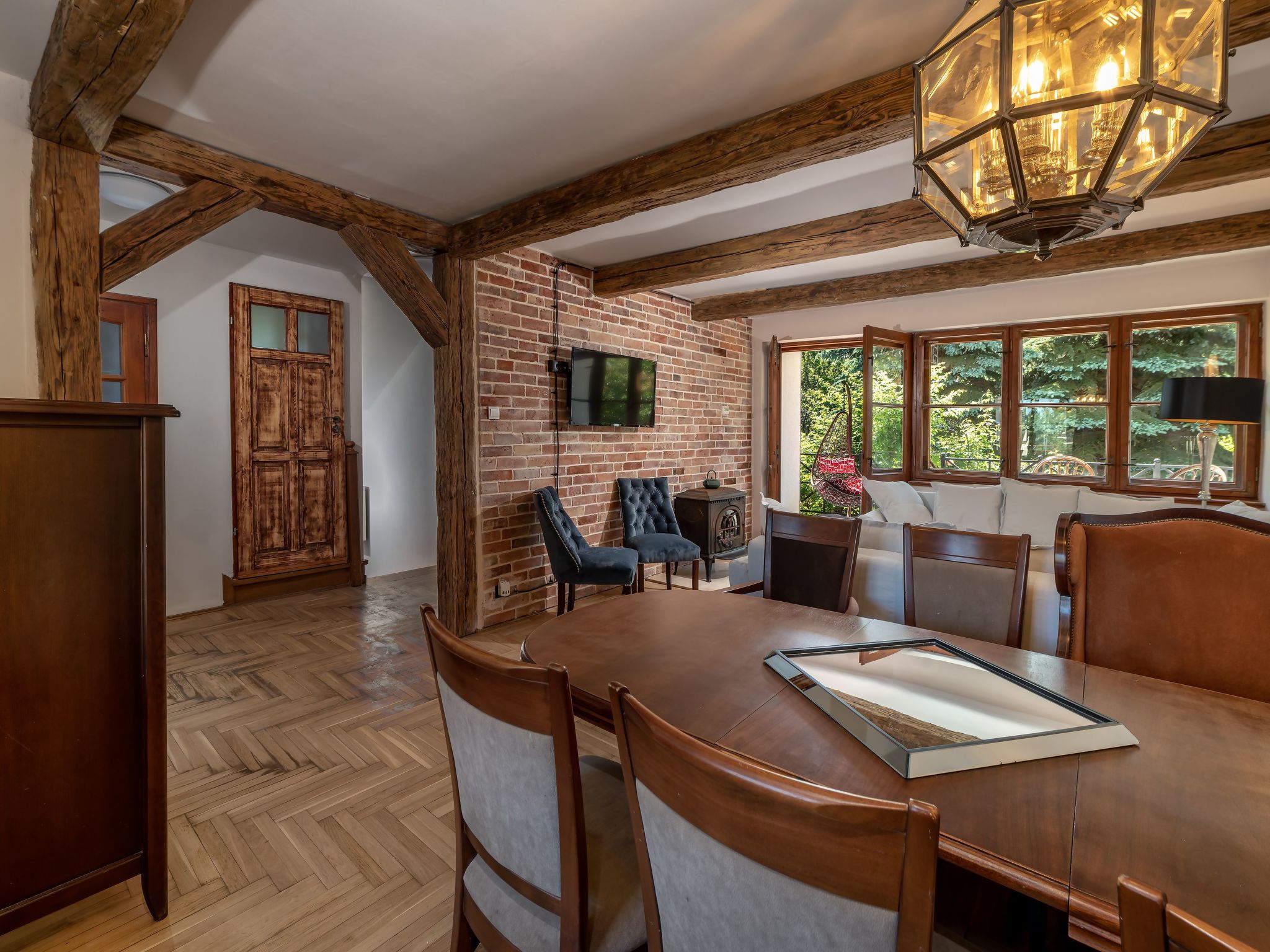 Backsteinwohnung mit Terrasse und Kamin im Erdgeschoss-Binnen