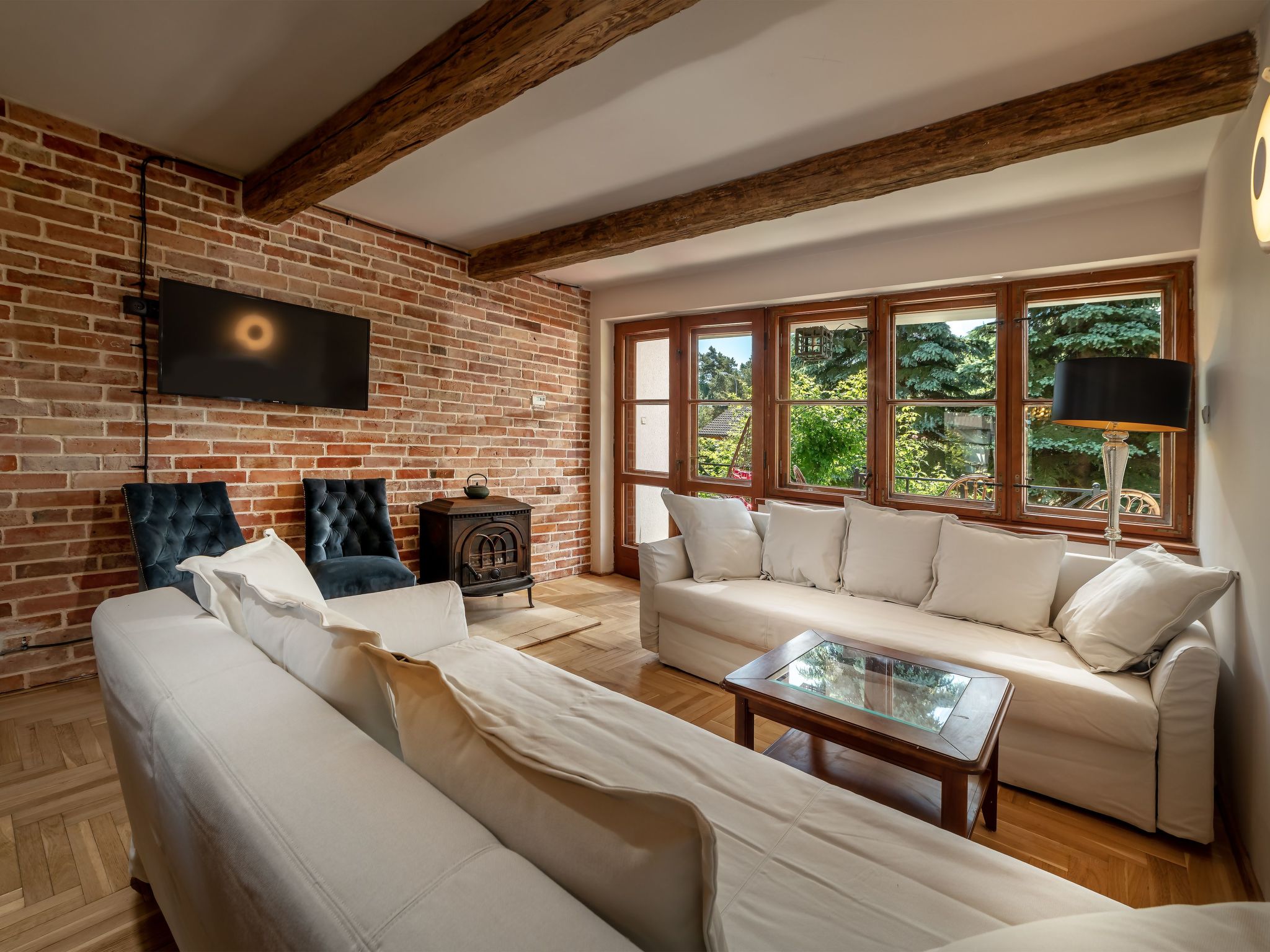 Backsteinwohnung mit Terrasse und Kamin im Erdgeschoss-Binnen