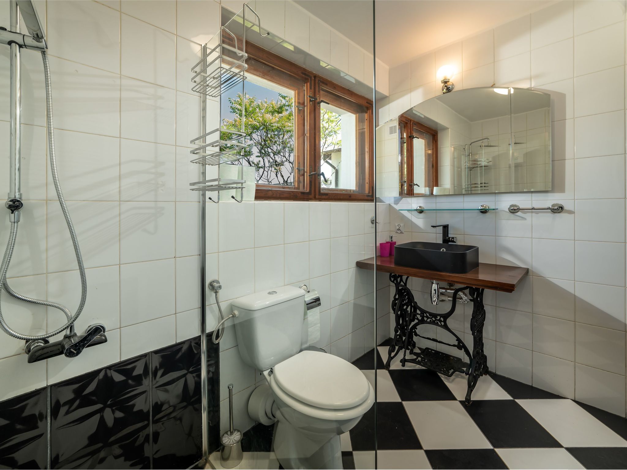 Backsteinwohnung mit Terrasse und Kamin im Erdgeschoss-Binnen