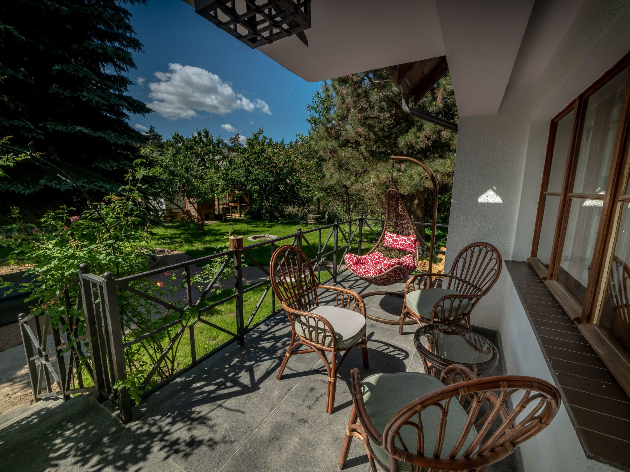Backsteinwohnung mit Terrasse und Kamin im Erdgeschoss-Buiten
