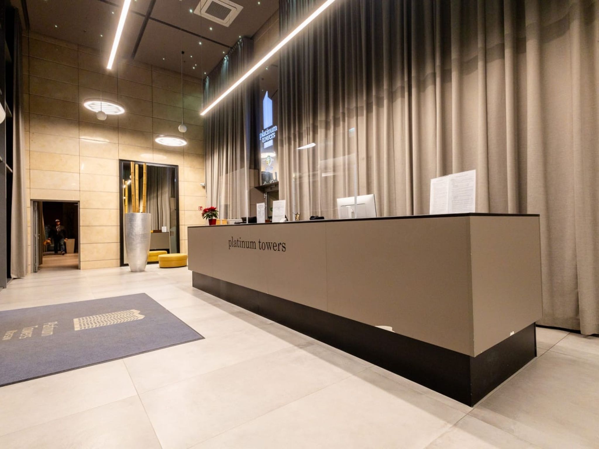 Platinum Towers - Drinnen