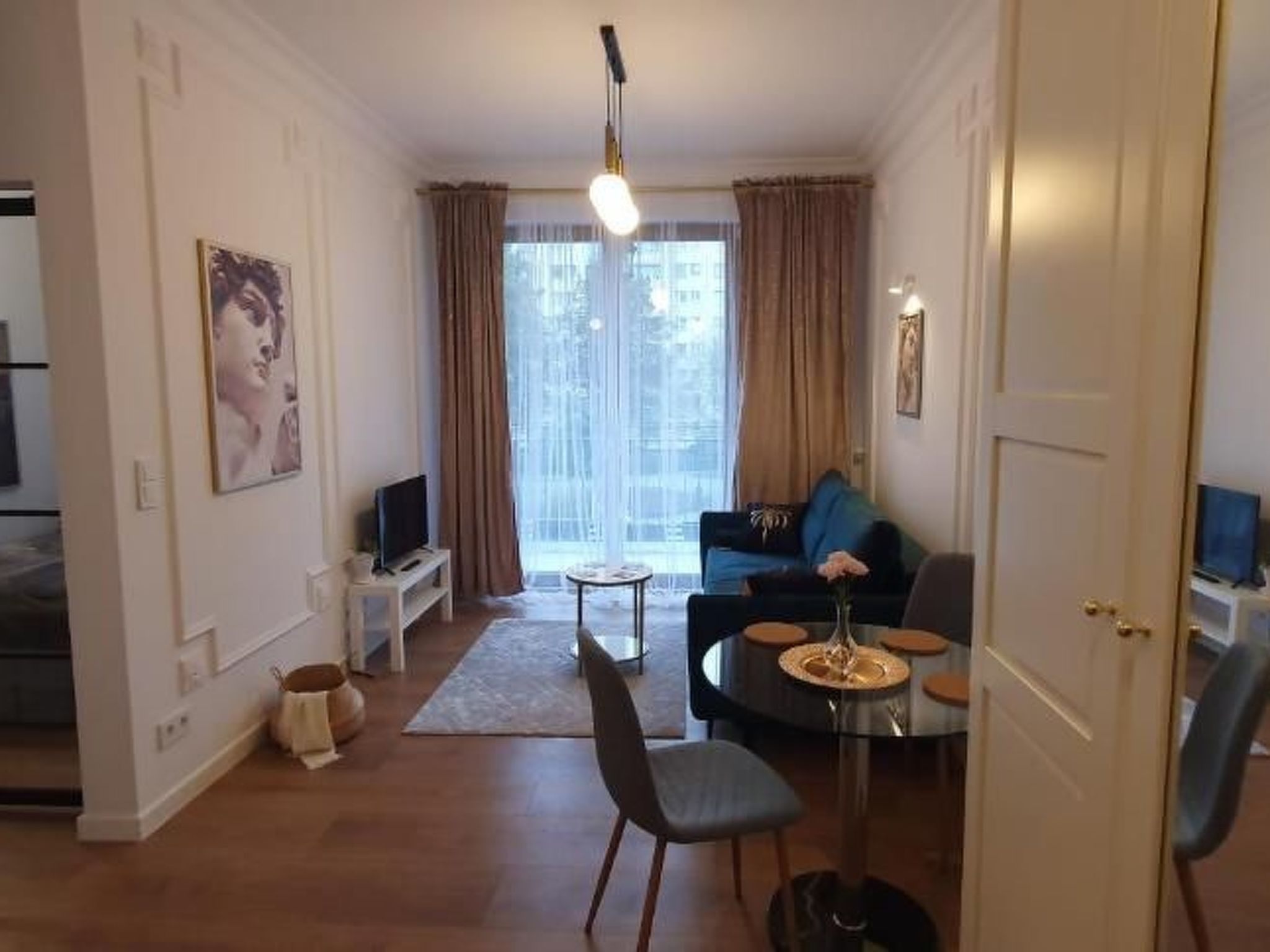 BESSERER PLATZ: Klassisches Warschau