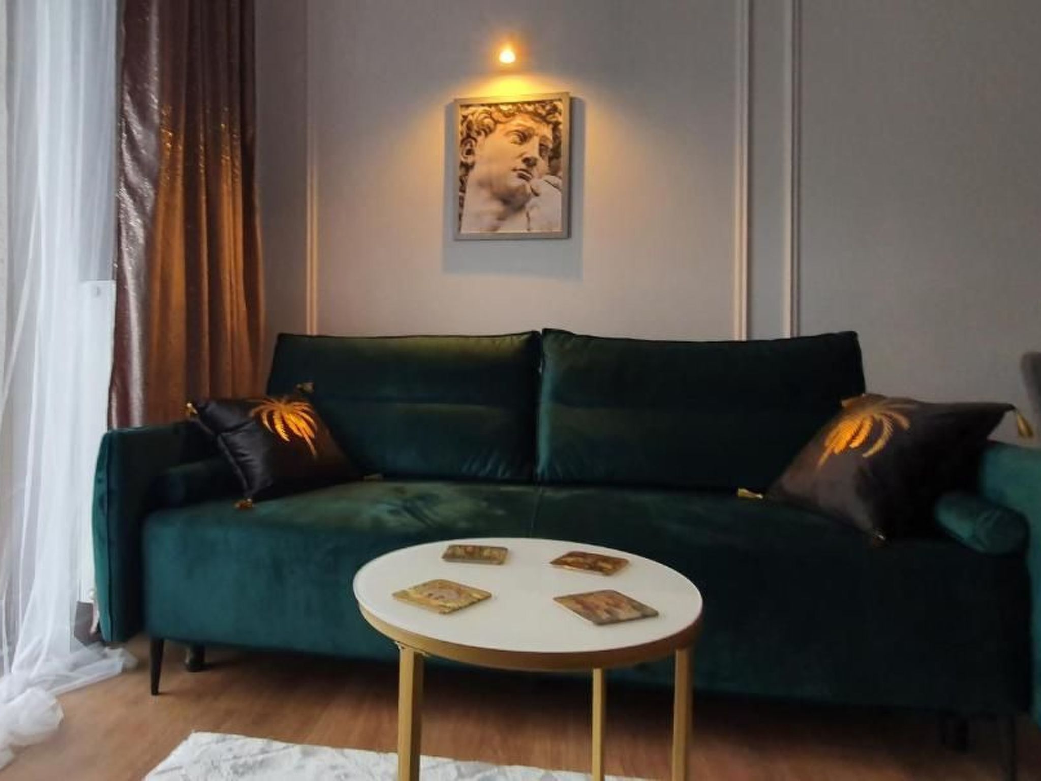 BESSERER PLATZ: Klassisches Warschau