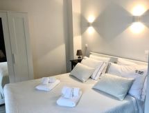 Haus am Flussufer