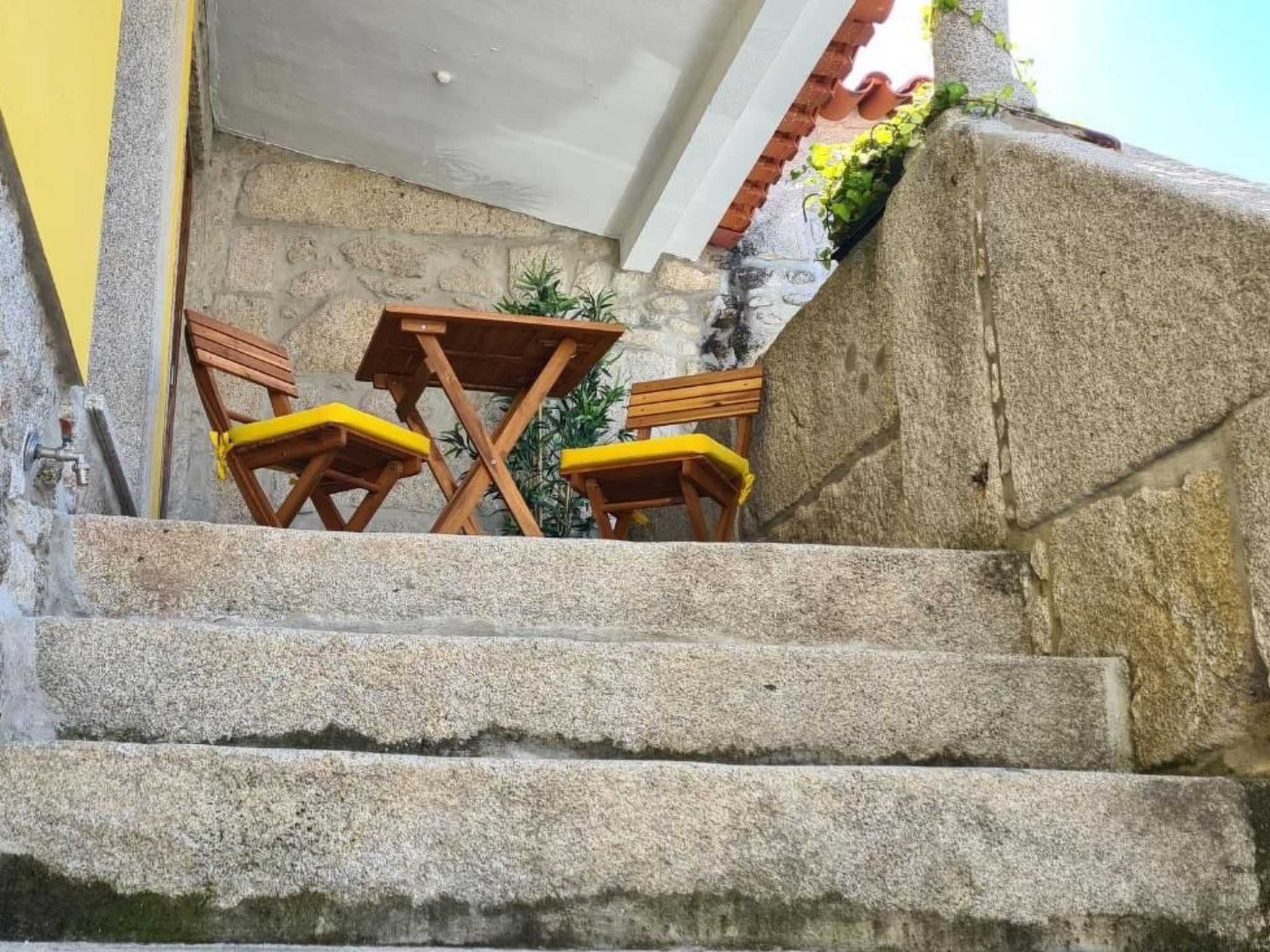 Haus am Flussufer-Image-tags.info