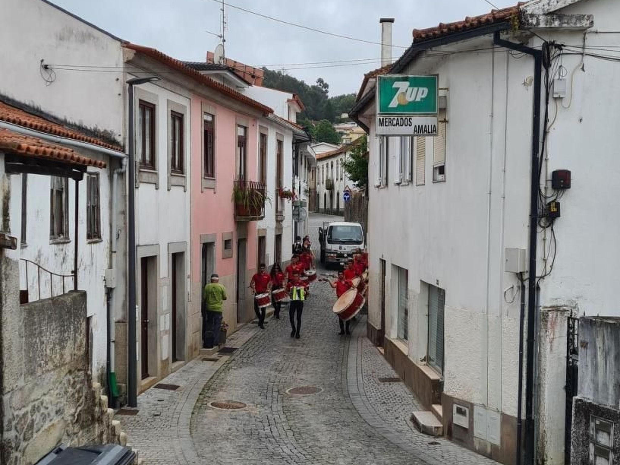 Haus am Flussufer-Image-tags.info