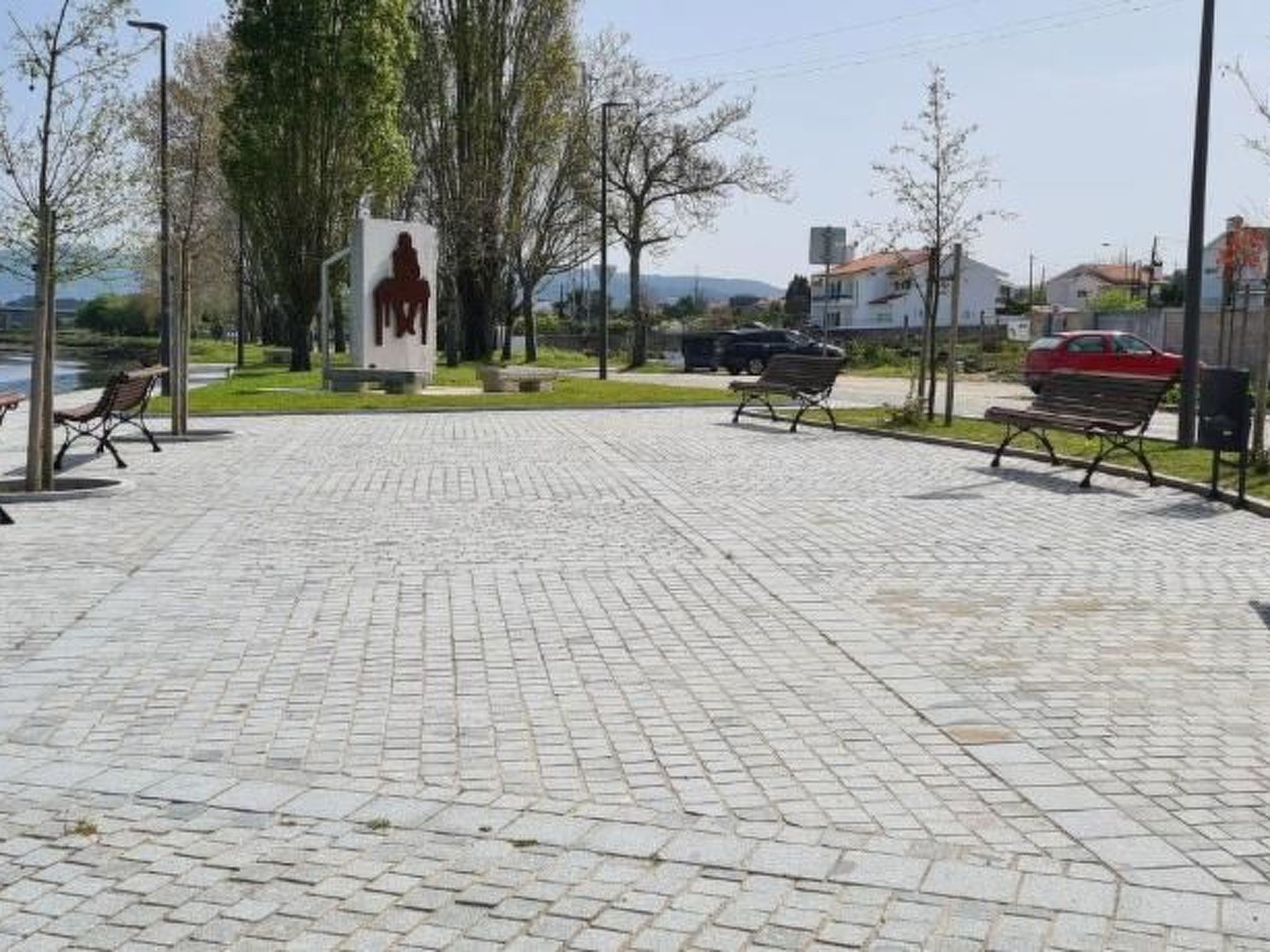 Haus am Flussufer-Dehors