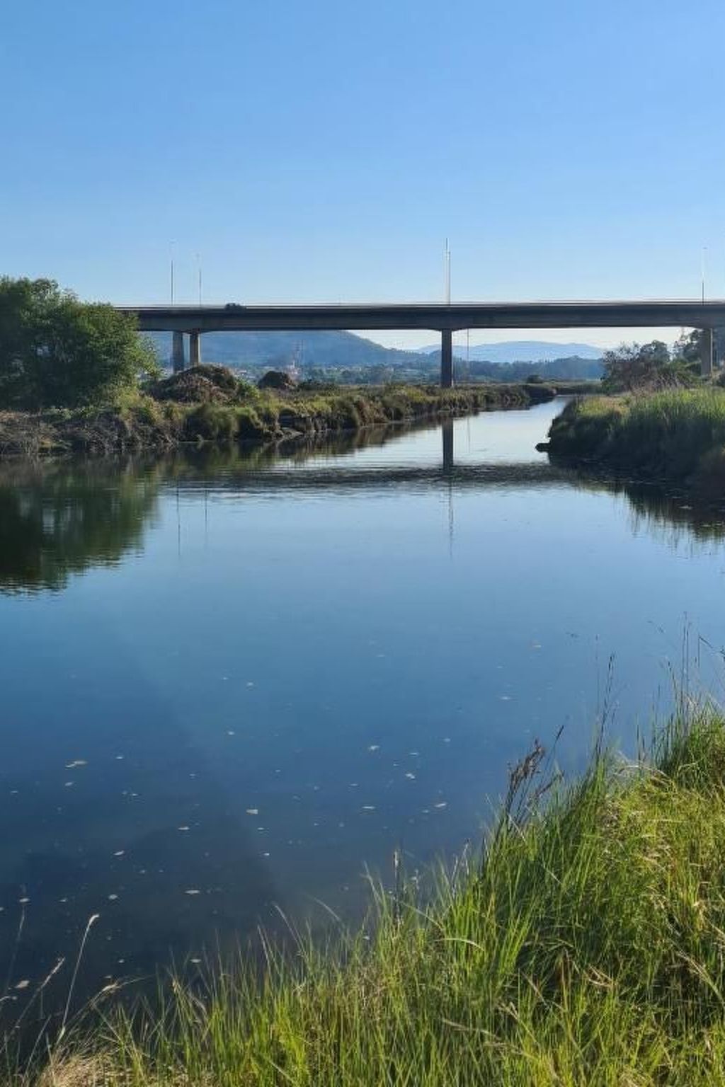 Haus am Flussufer-Dehors