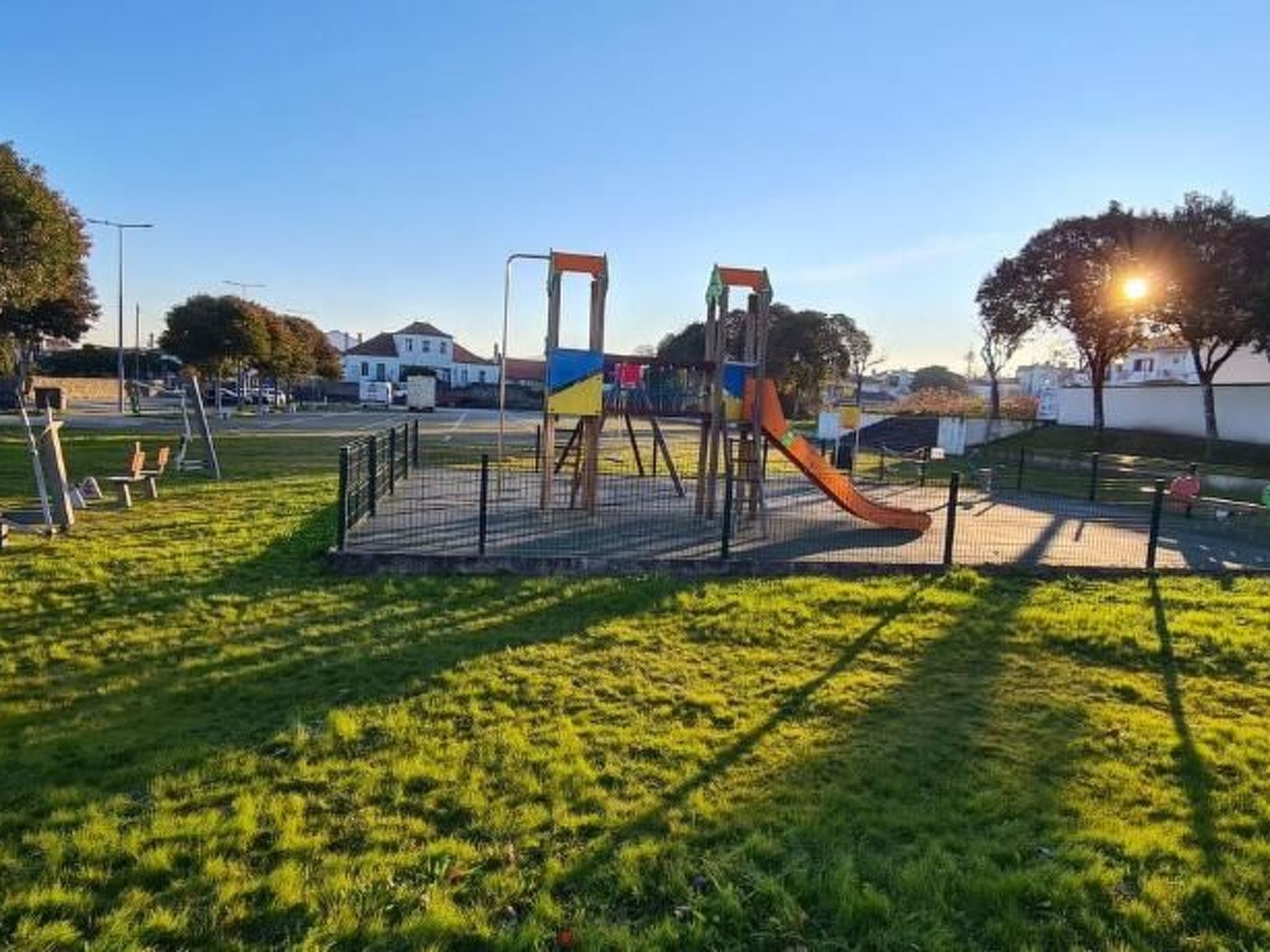 Haus am Flussufer-Image-tags.info