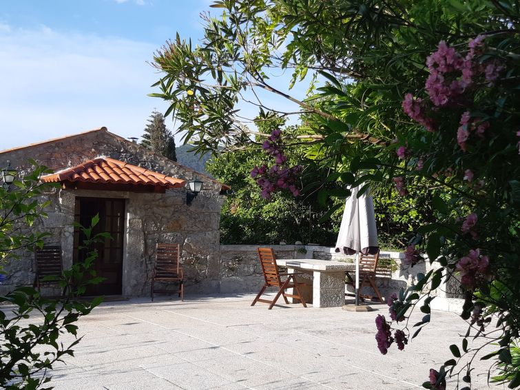 Kleines Ferienhaus Mit Terrasse Und Parkplatz - Afife