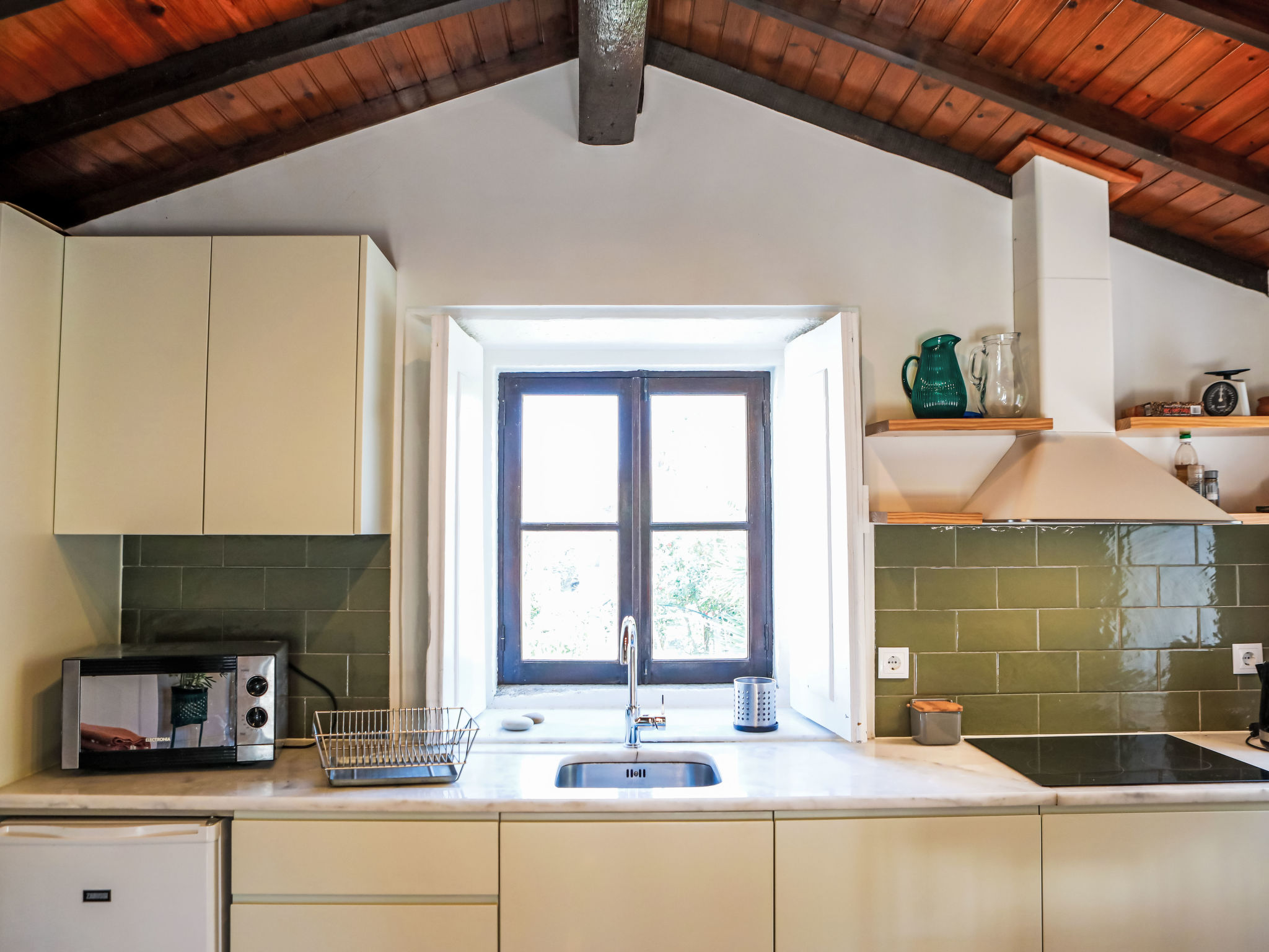 Kleines Ferienhaus mit Terrasse und Parkplatz - Drinnen