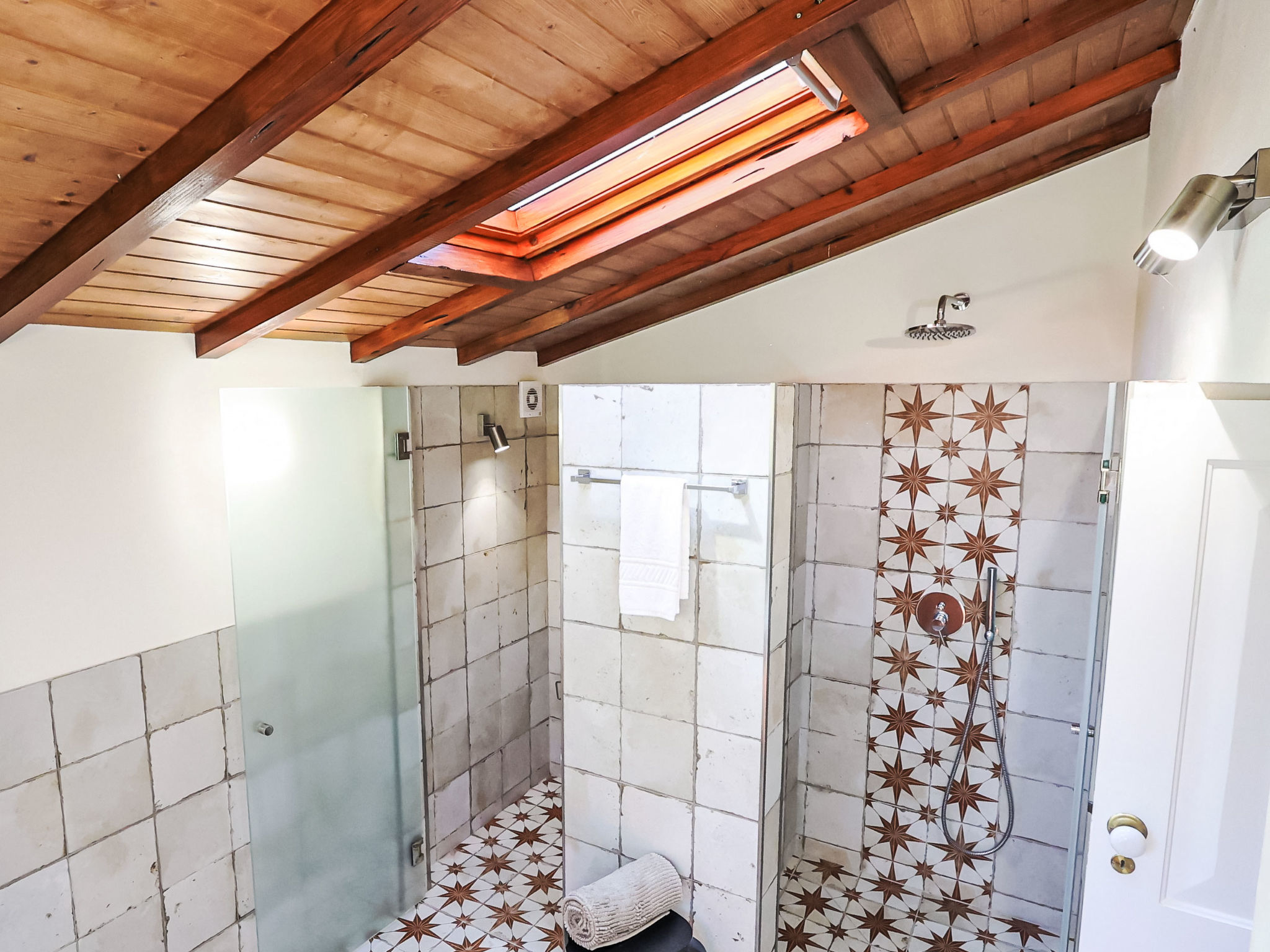 Kleines Ferienhaus mit Terrasse und Parkplatz - Drinnen