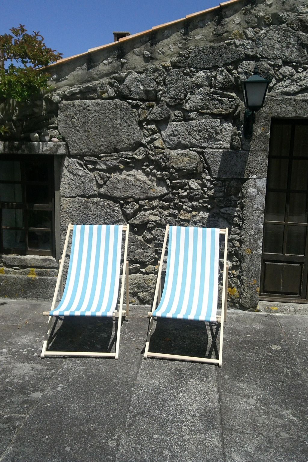 Kleines Ferienhaus mit Terrasse und Parkplatz - Draußen