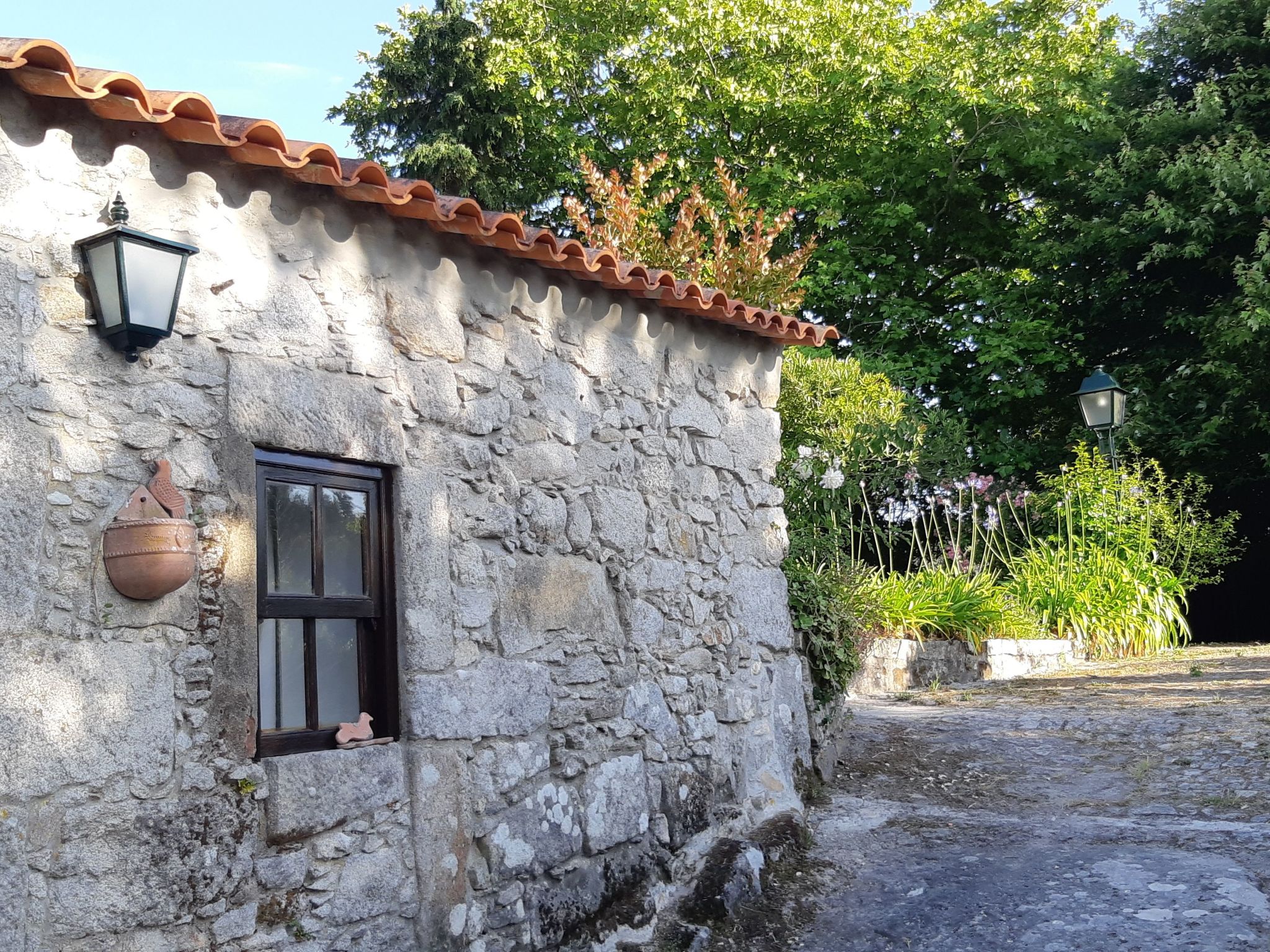 Kleines Ferienhaus mit Terrasse und Parkplatz - Draußen
