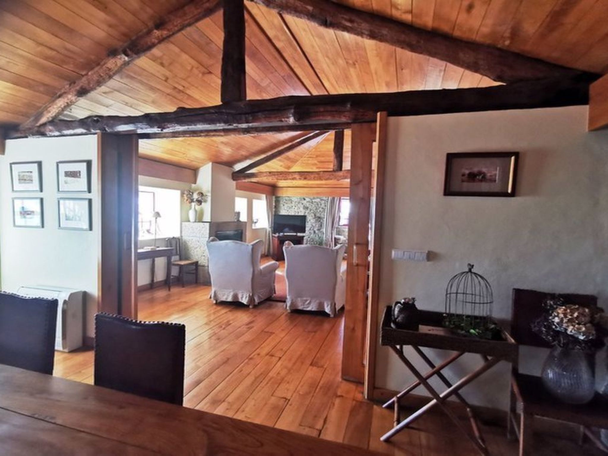 Fabelhafter Pool in einer atemberaubenden Landschaft-Drinnen