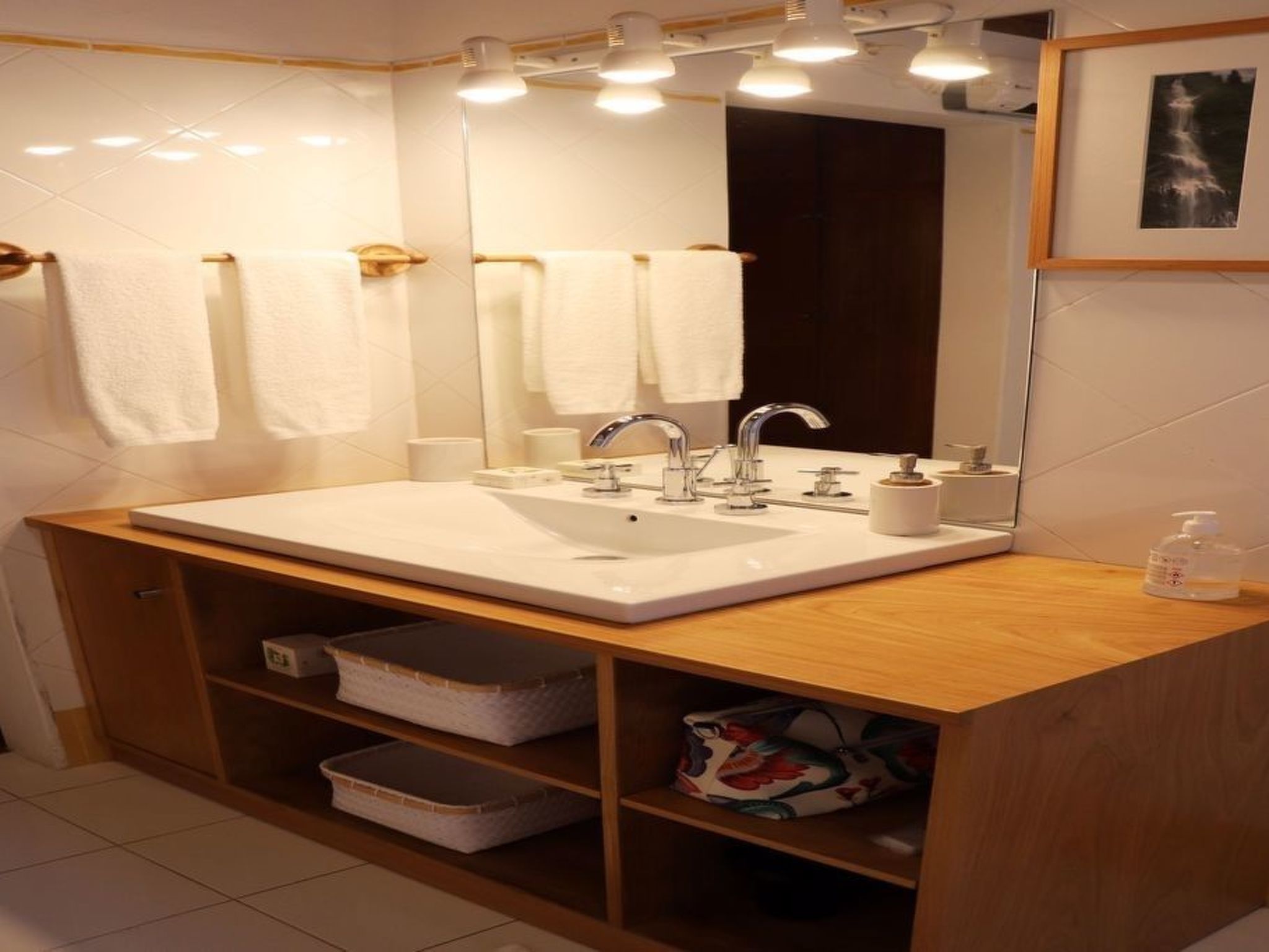 Fabelhafter Pool in einer atemberaubenden Landschaft-Drinnen