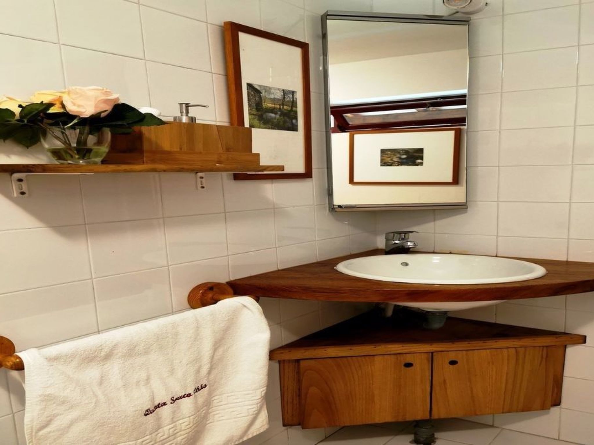 Fabelhafter Pool in einer atemberaubenden Landschaft-Drinnen