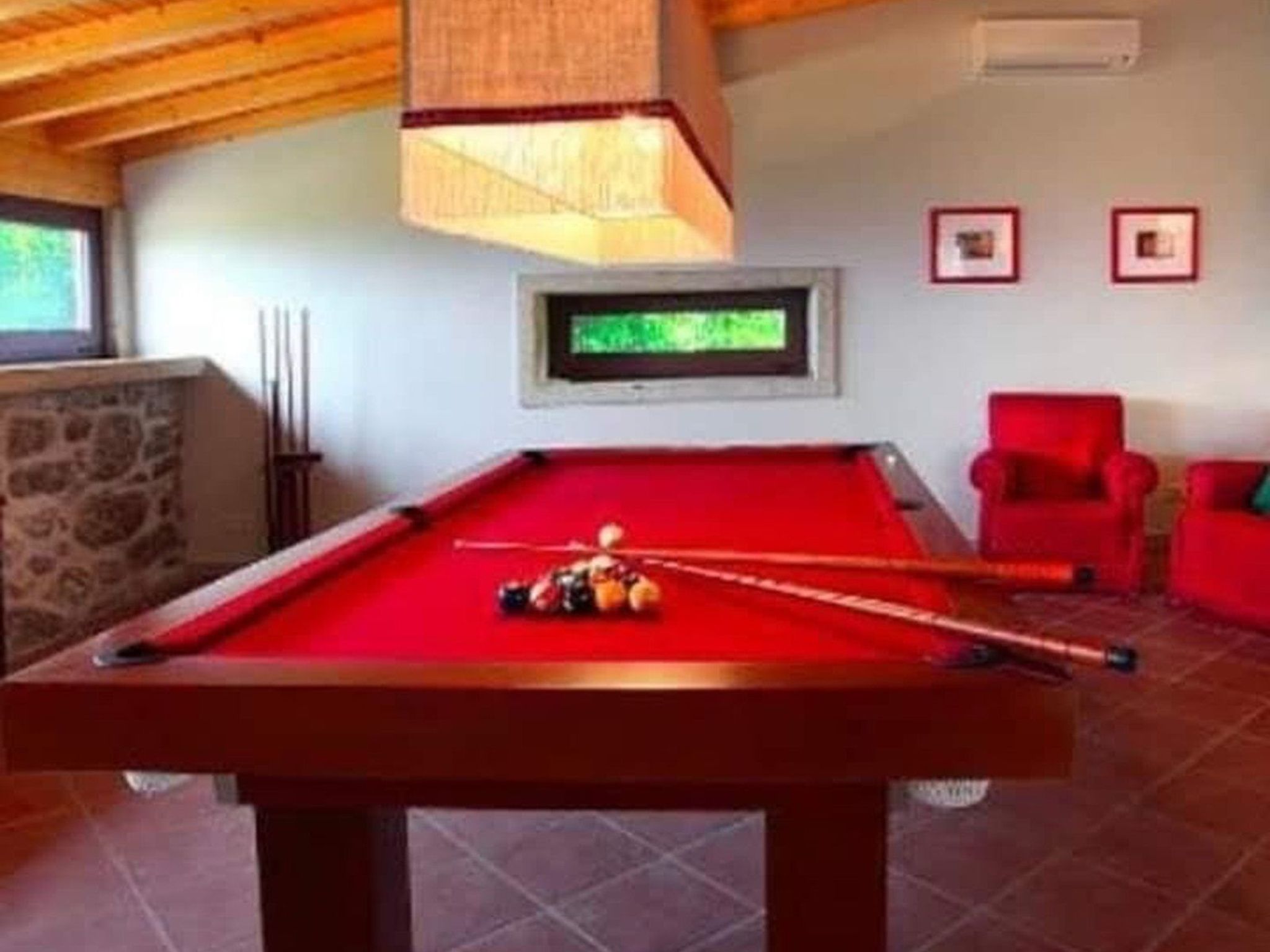 Fabelhafter Pool in einer atemberaubenden Landschaft-Drinnen