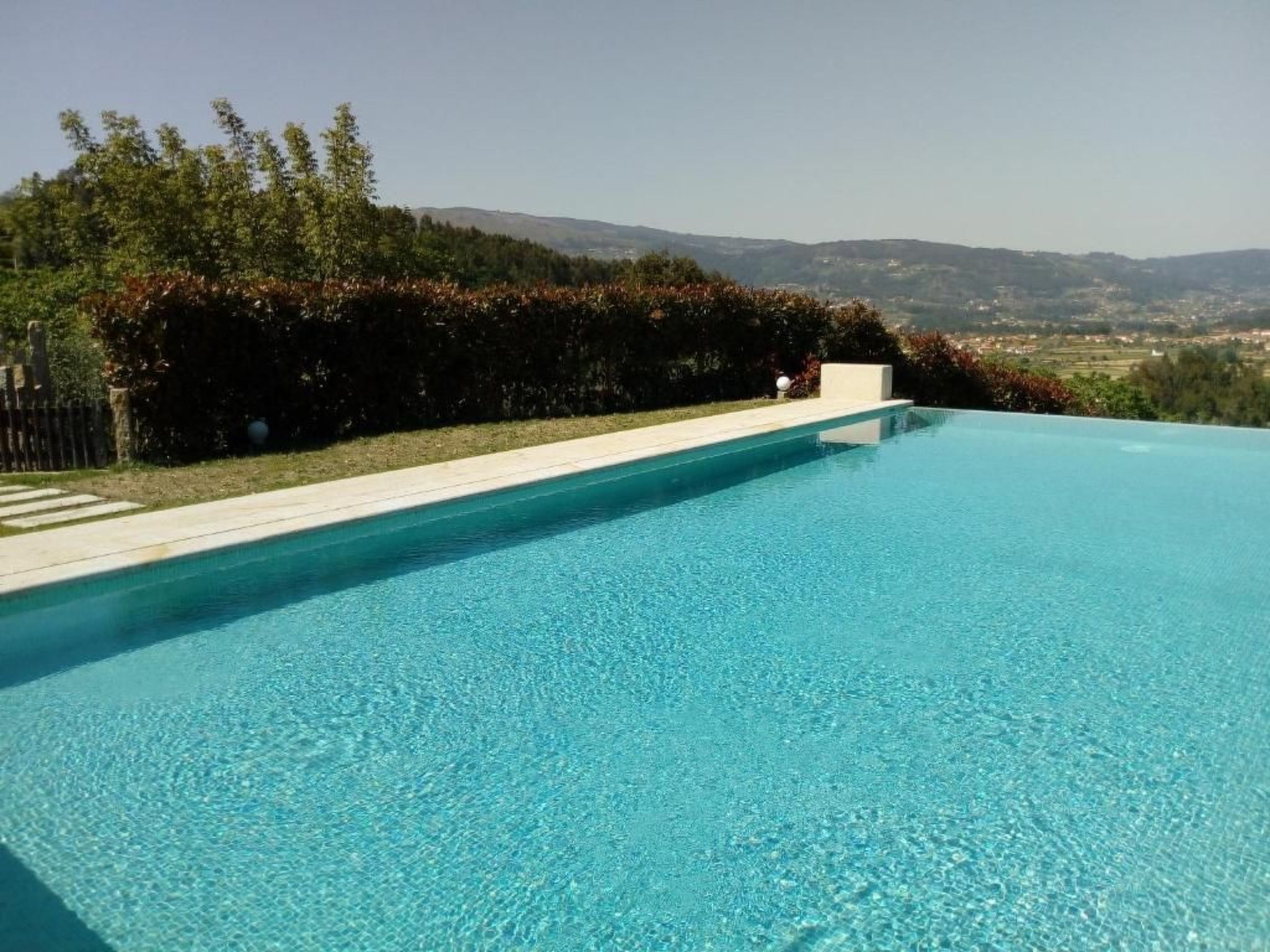 Fabelhafter Pool in einer atemberaubenden Landschaft-Image-tags.info