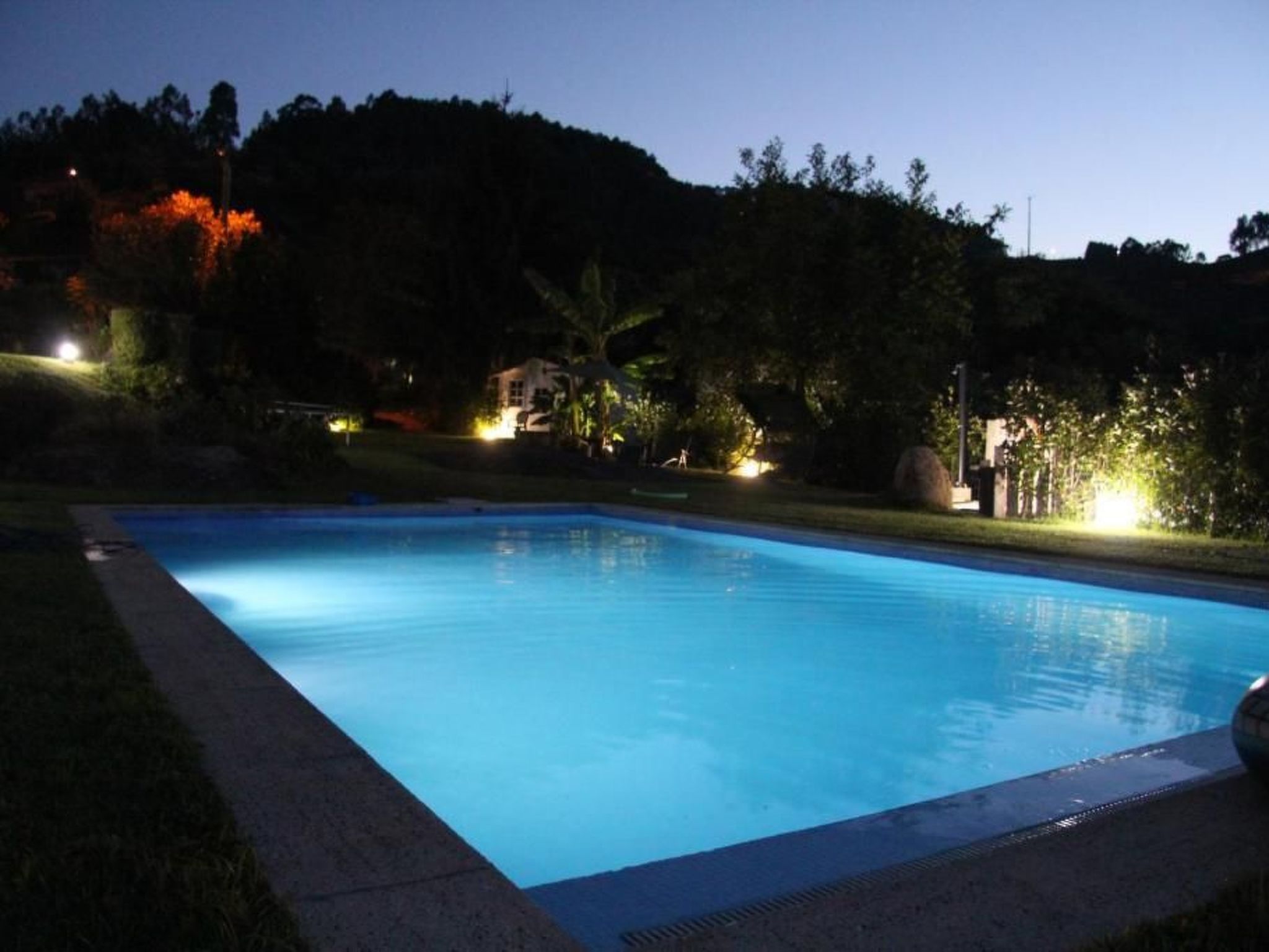 Fabelhafter Pool in einer atemberaubenden Landschaft-Draußen