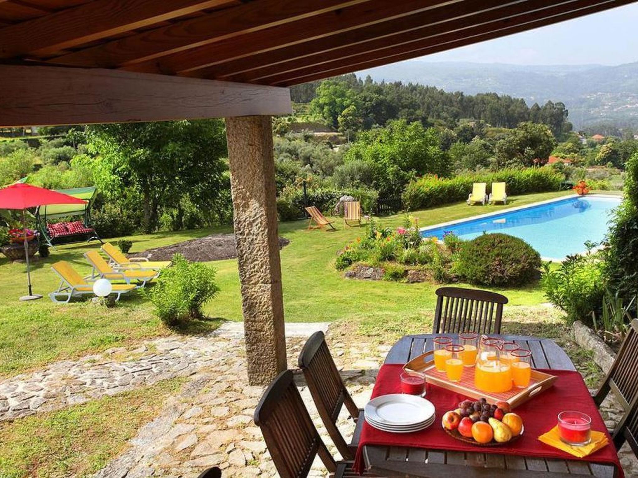 Fabelhafter Pool in einer atemberaubenden Landschaft-Image-tags.info