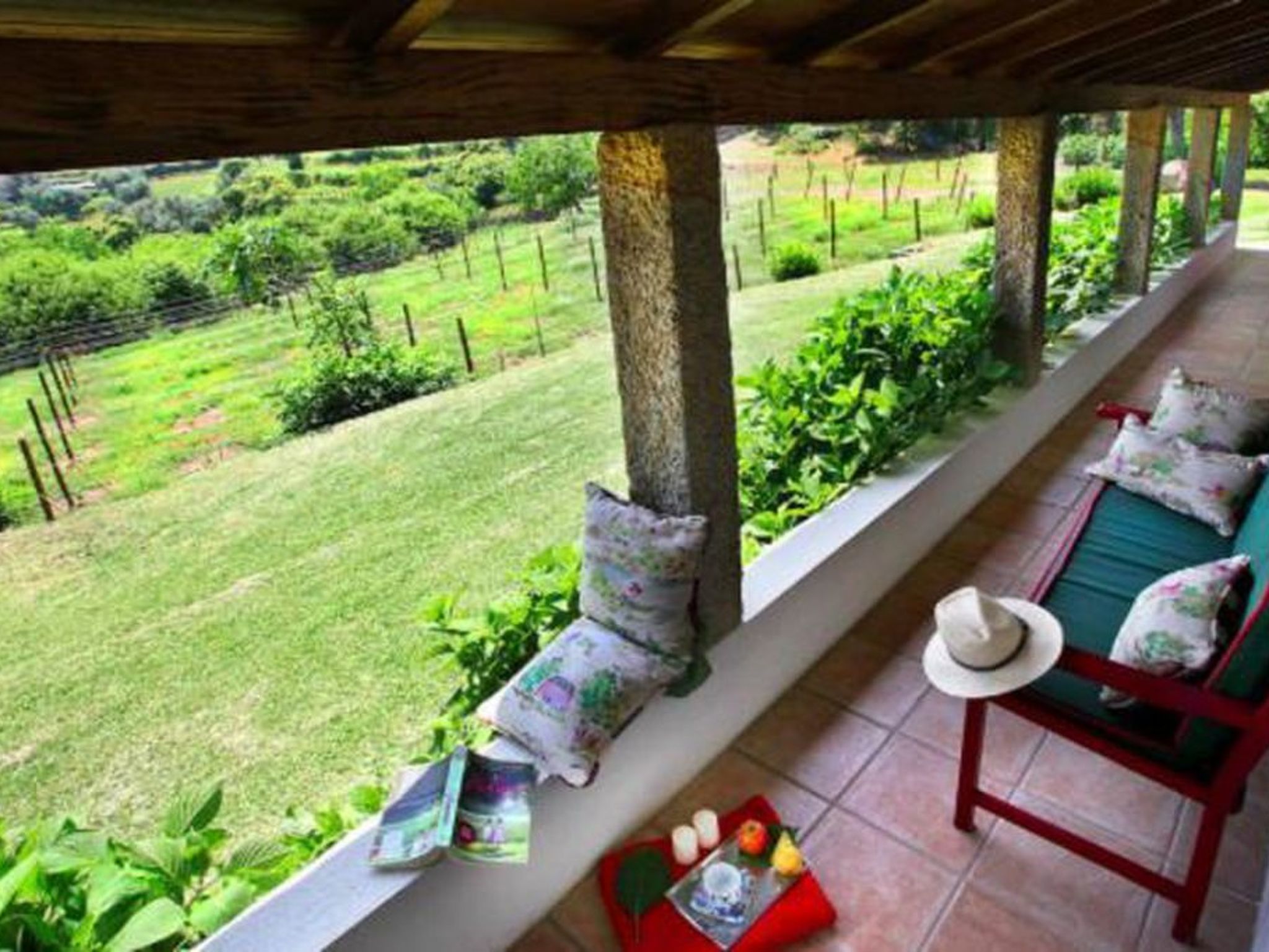 Fabelhafter Pool in einer atemberaubenden Landschaft-Draußen