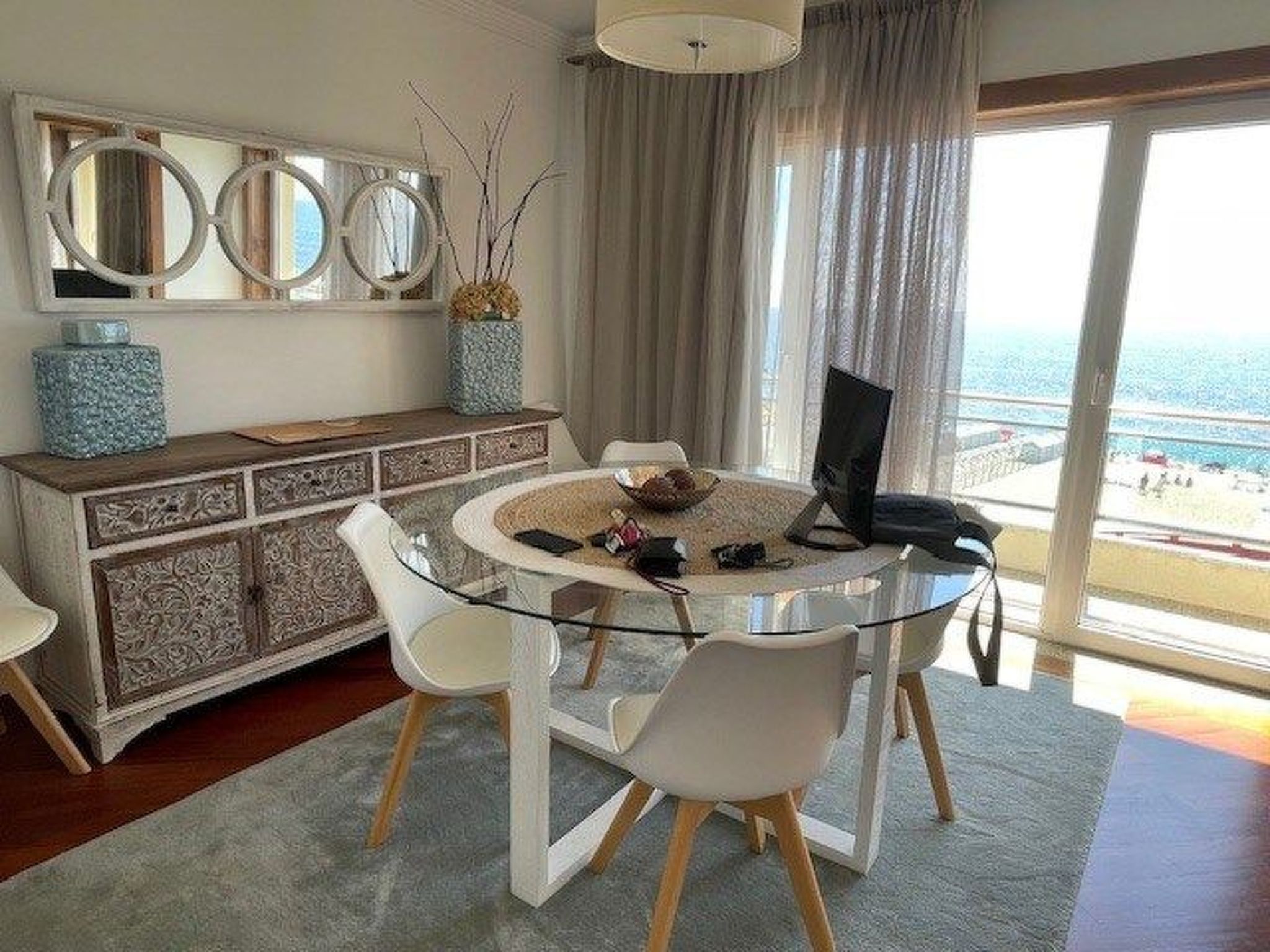 First Line Strandpromenade-Drinnen