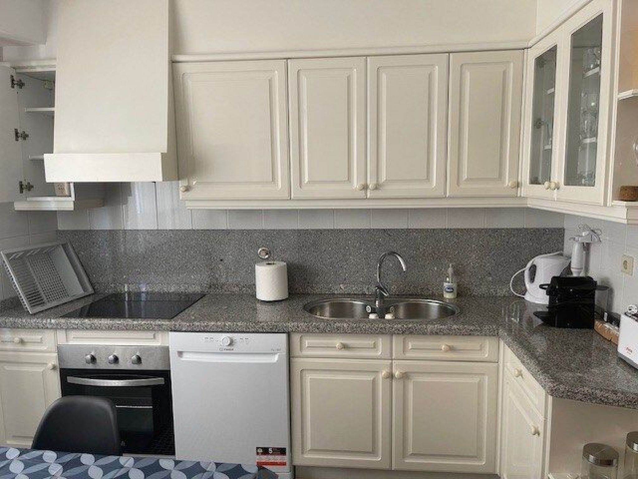 First Line Strandpromenade-Drinnen